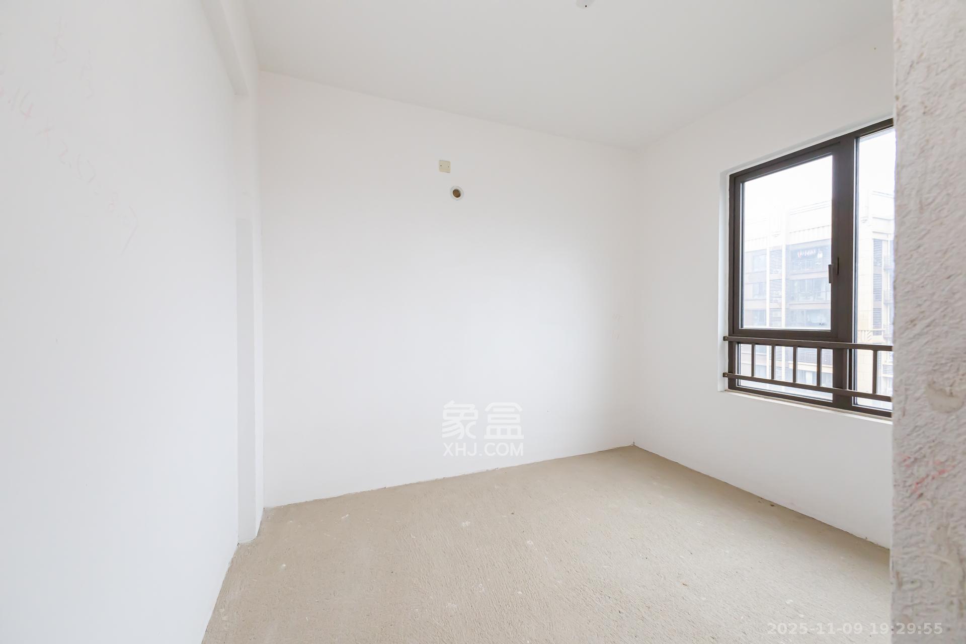 龙湖璟宸原著（龙湖紫宸）  4室2厅2卫    98.0万卧室