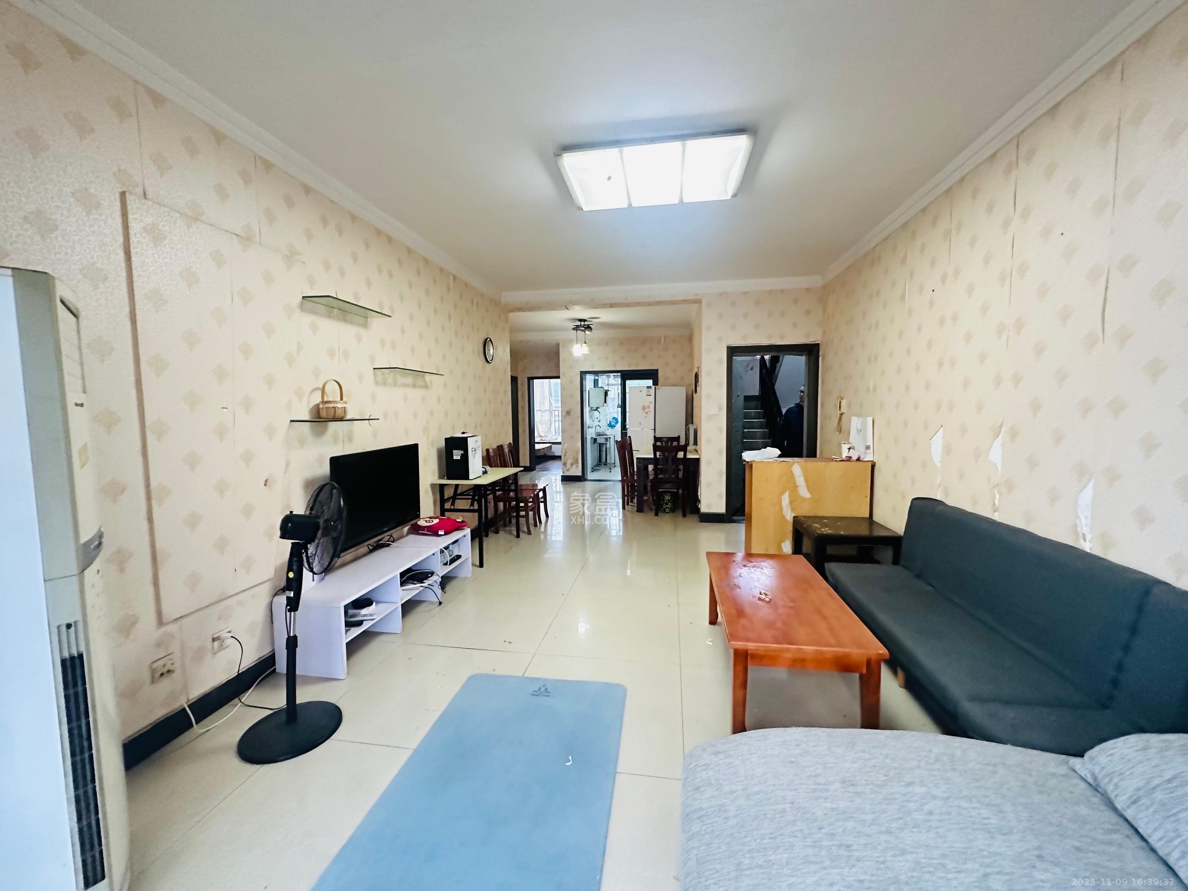 枫林绿洲  3室2厅2卫    1800.0元/月