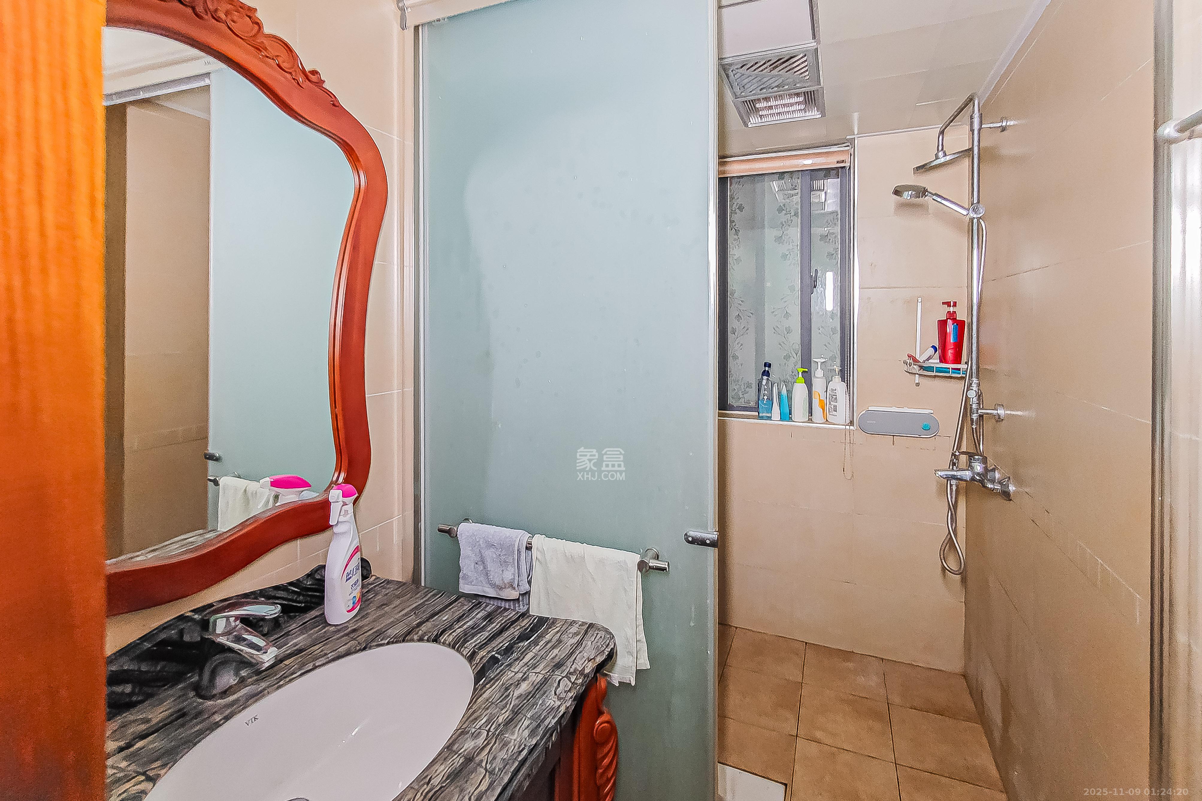 万博汇  4室2厅2卫    260.0万卫生间