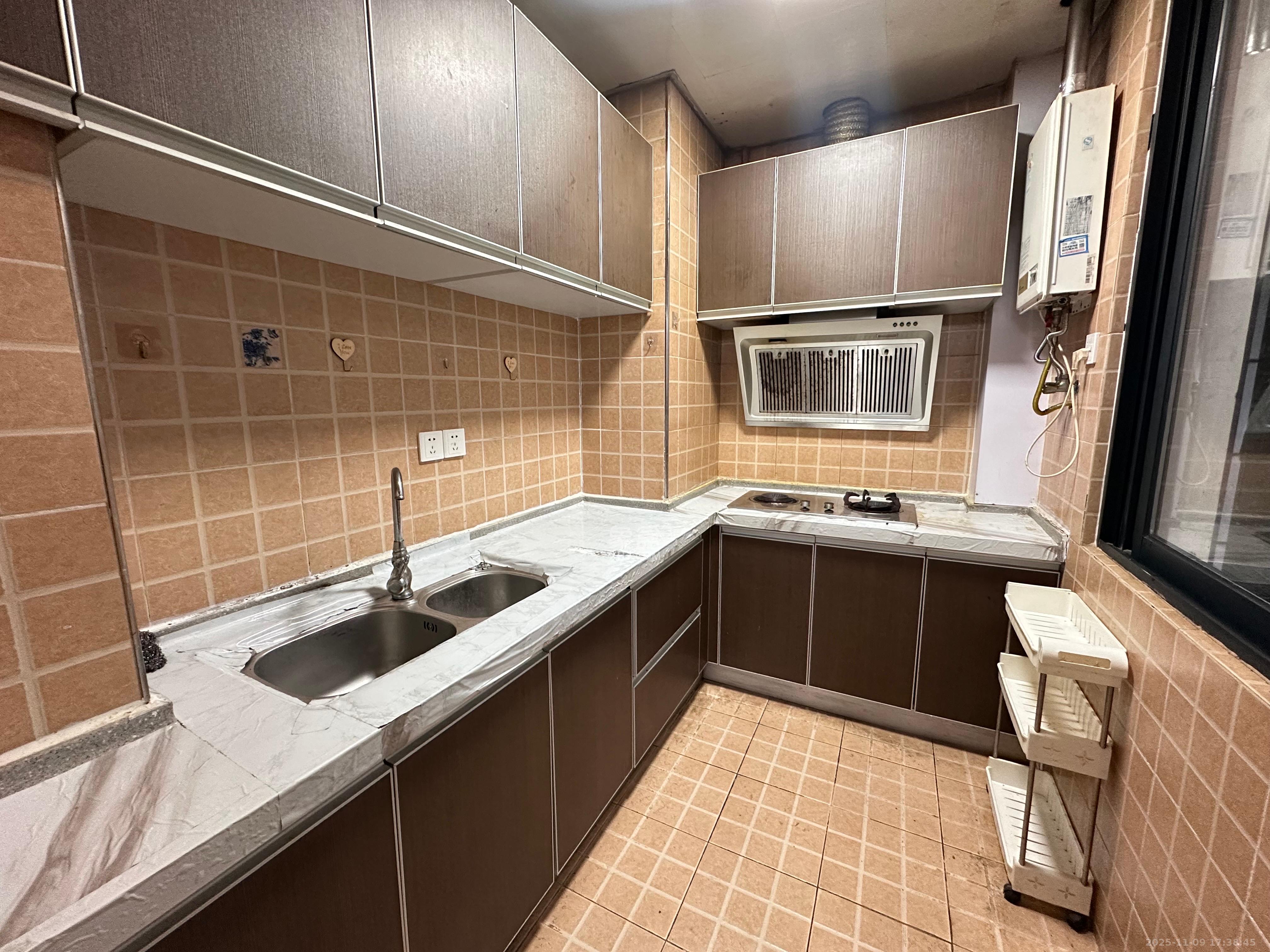 藏珑湖上国际花园 2室2厅1卫 2100.0元/月 藏珑湖上国际花园 2室2厅1卫 2100.0元/月室内图