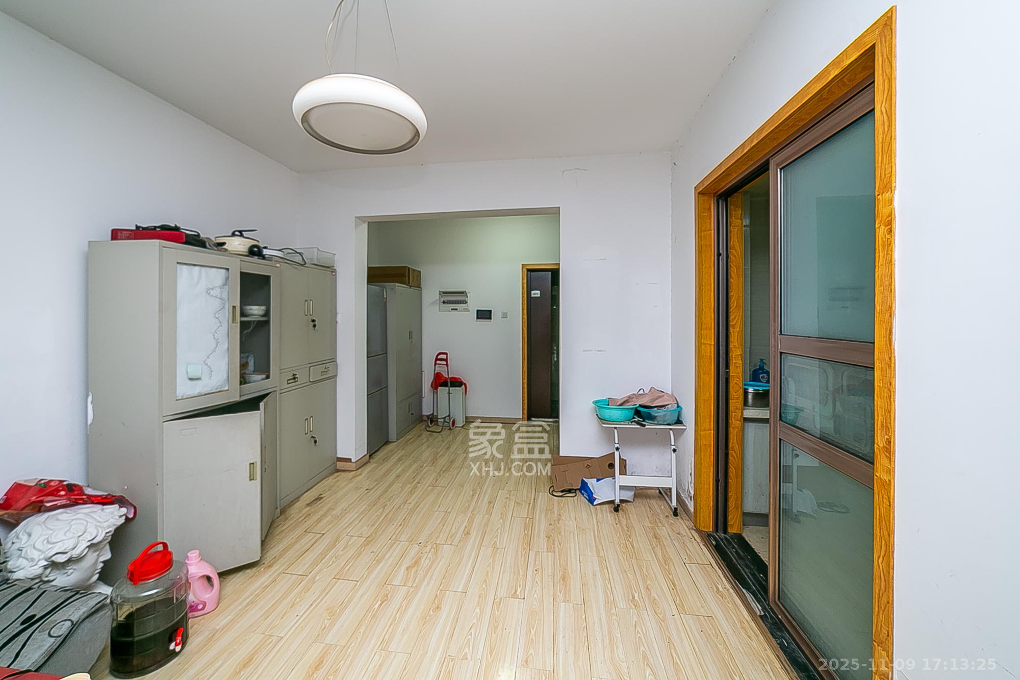 荣悦台 3室2厅2卫 155.0万 荣悦台 3室2厅2卫 155.0万客厅