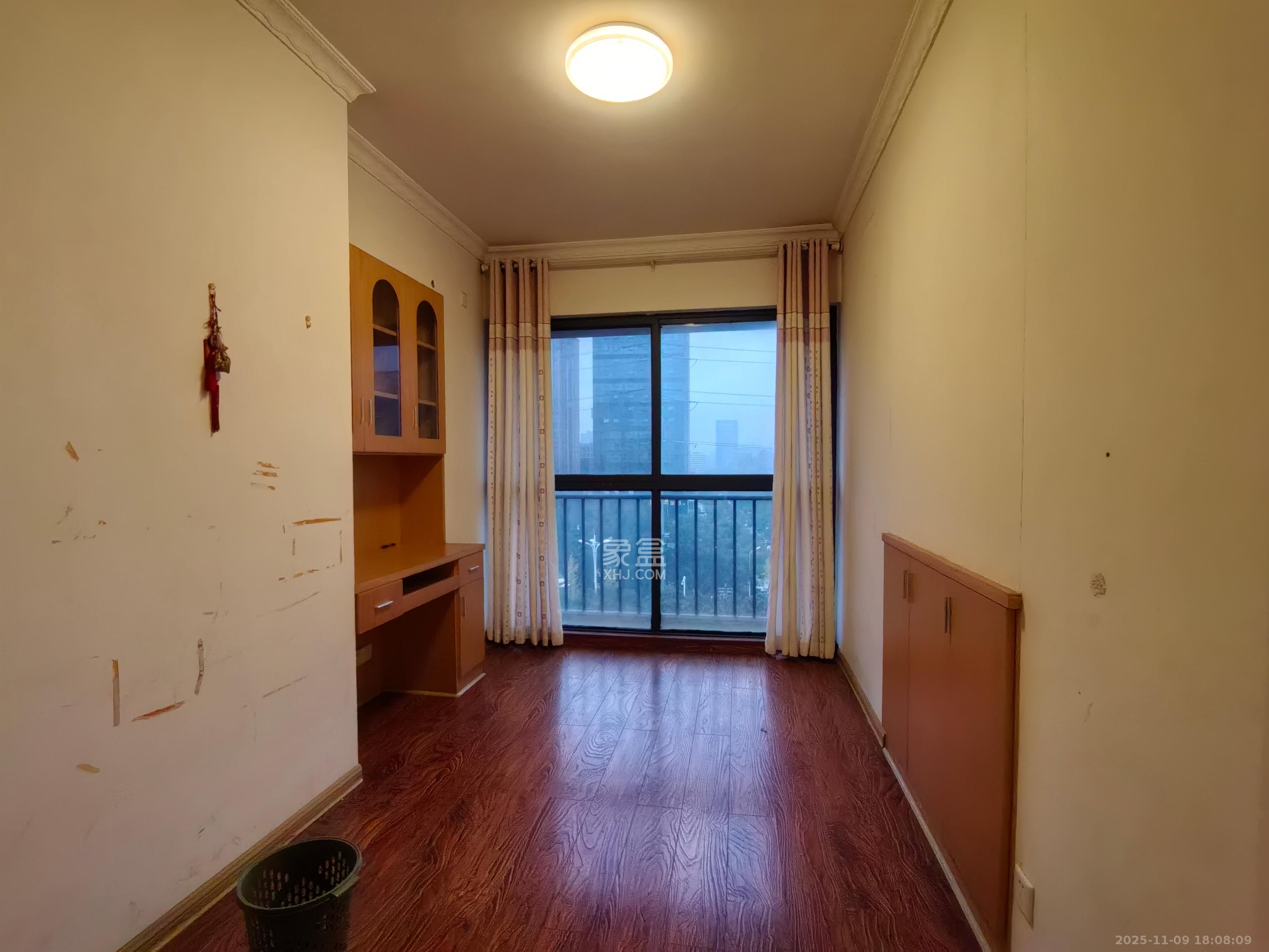 保利麓谷林语A区  3室2厅1卫    2400.0元/月室内图