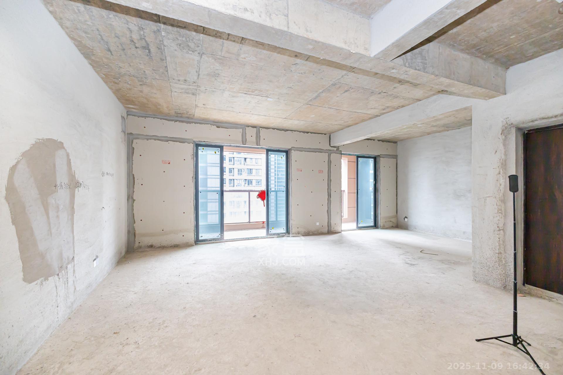 滨江学府  4室2厅2卫    108.0万