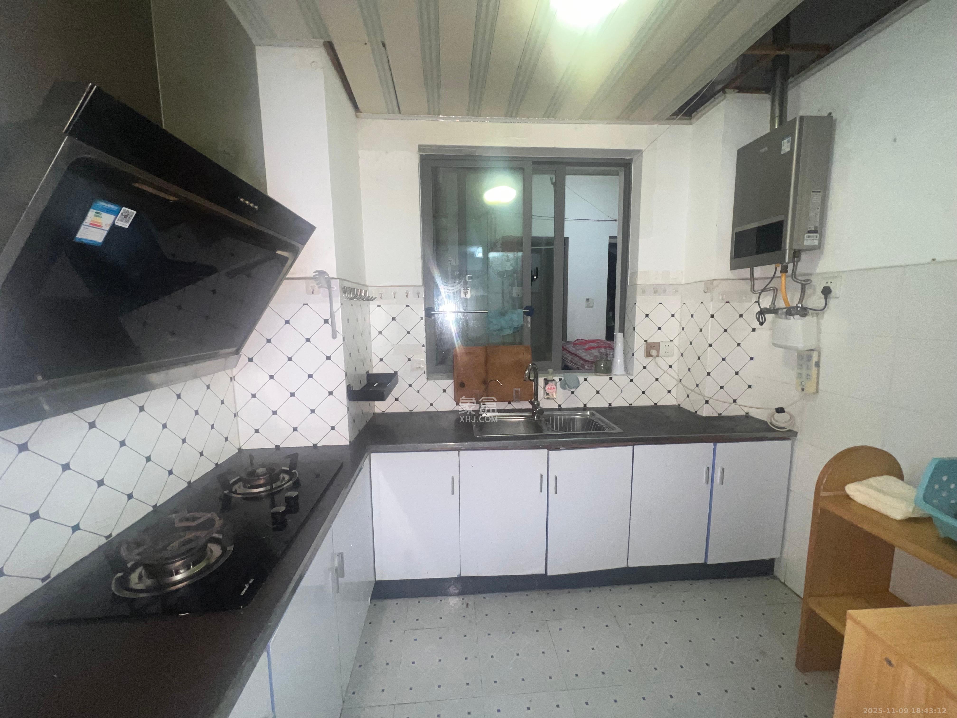 上海城小区  3室2厅2卫    2000.0元/月室内图