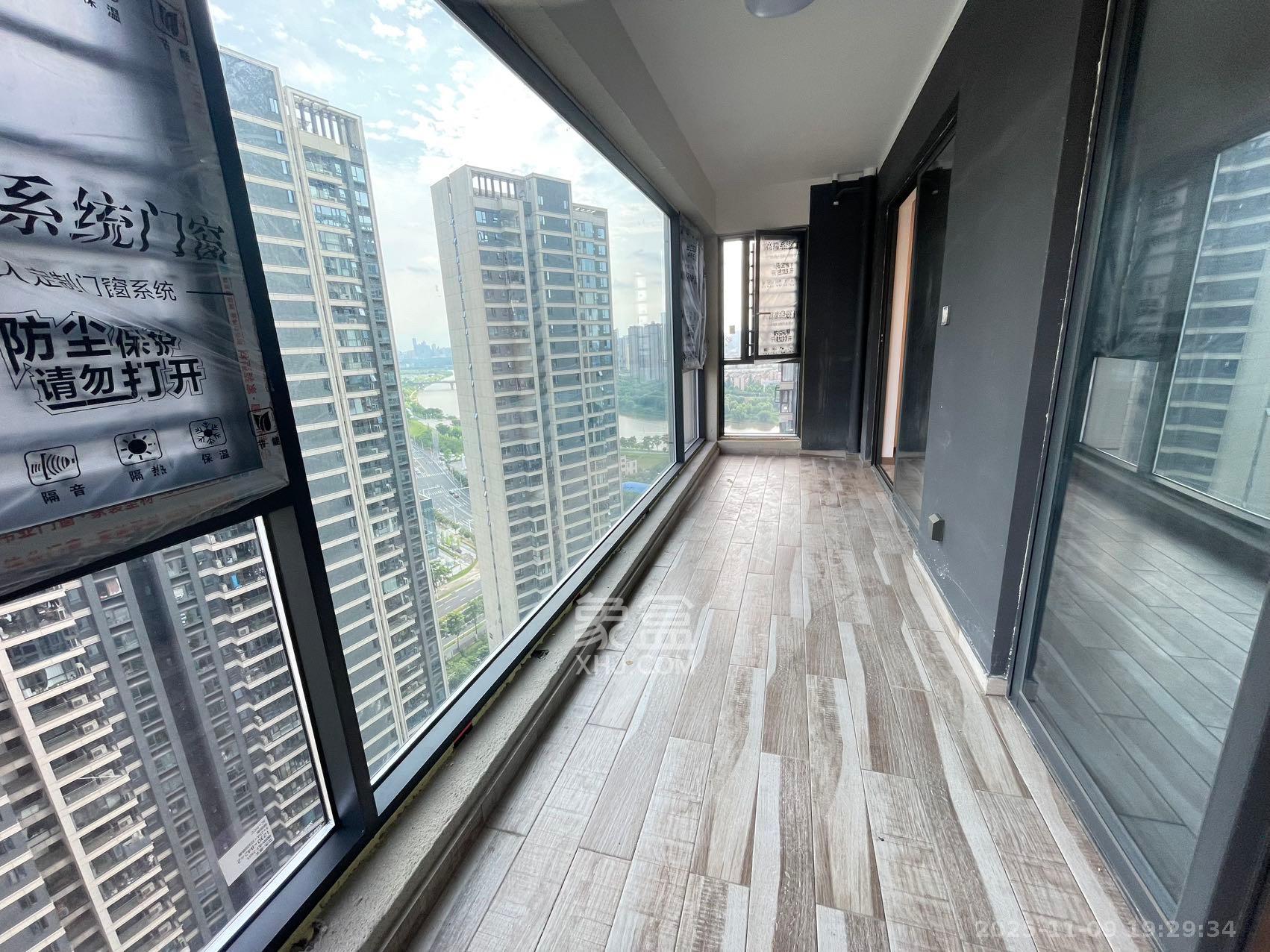 绿地V岛  4室2厅2卫    3700.0元/月室内图