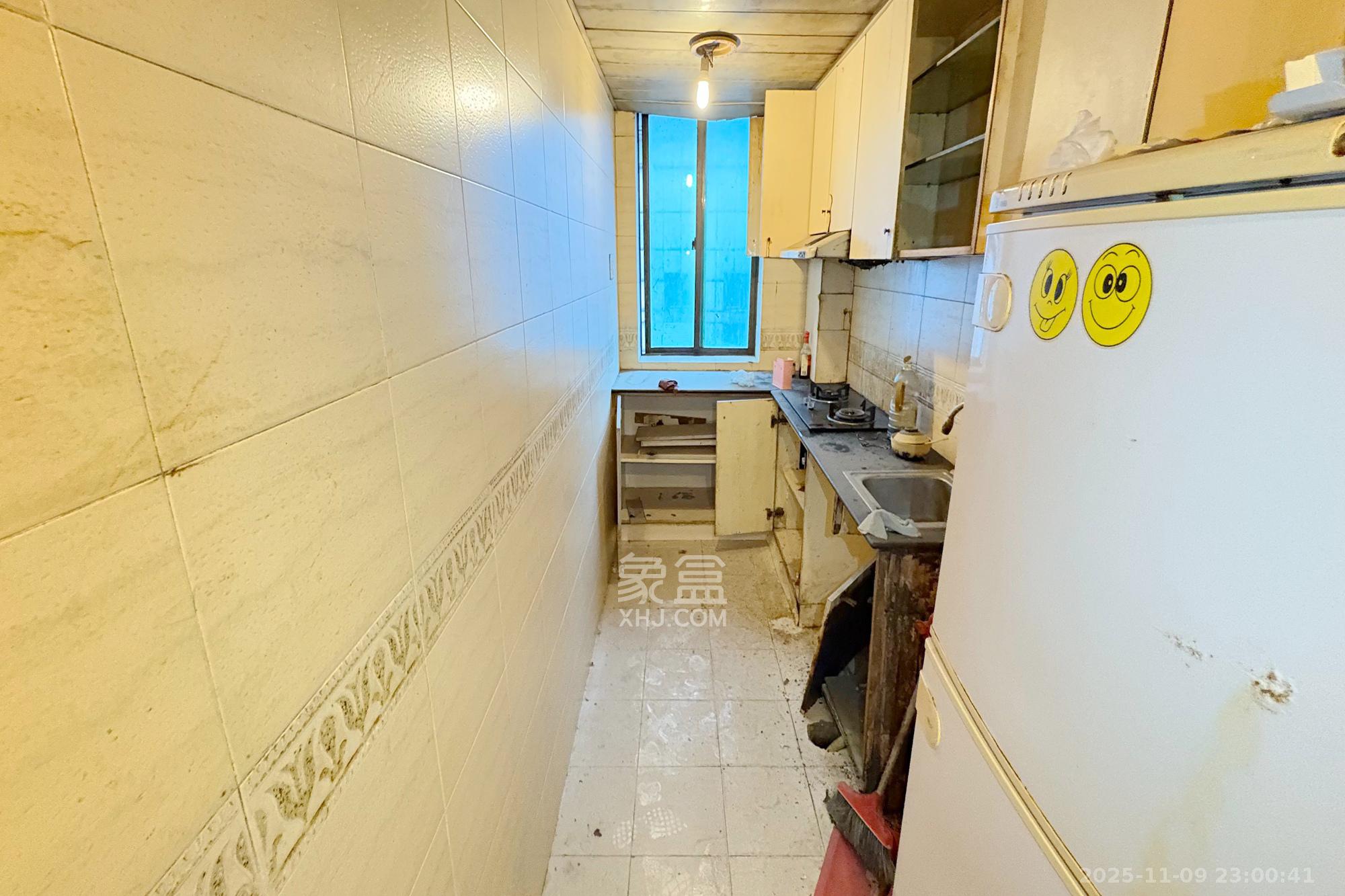 芙蓉广场农行单位宿舍  1室1厅1卫    40.0万厨房