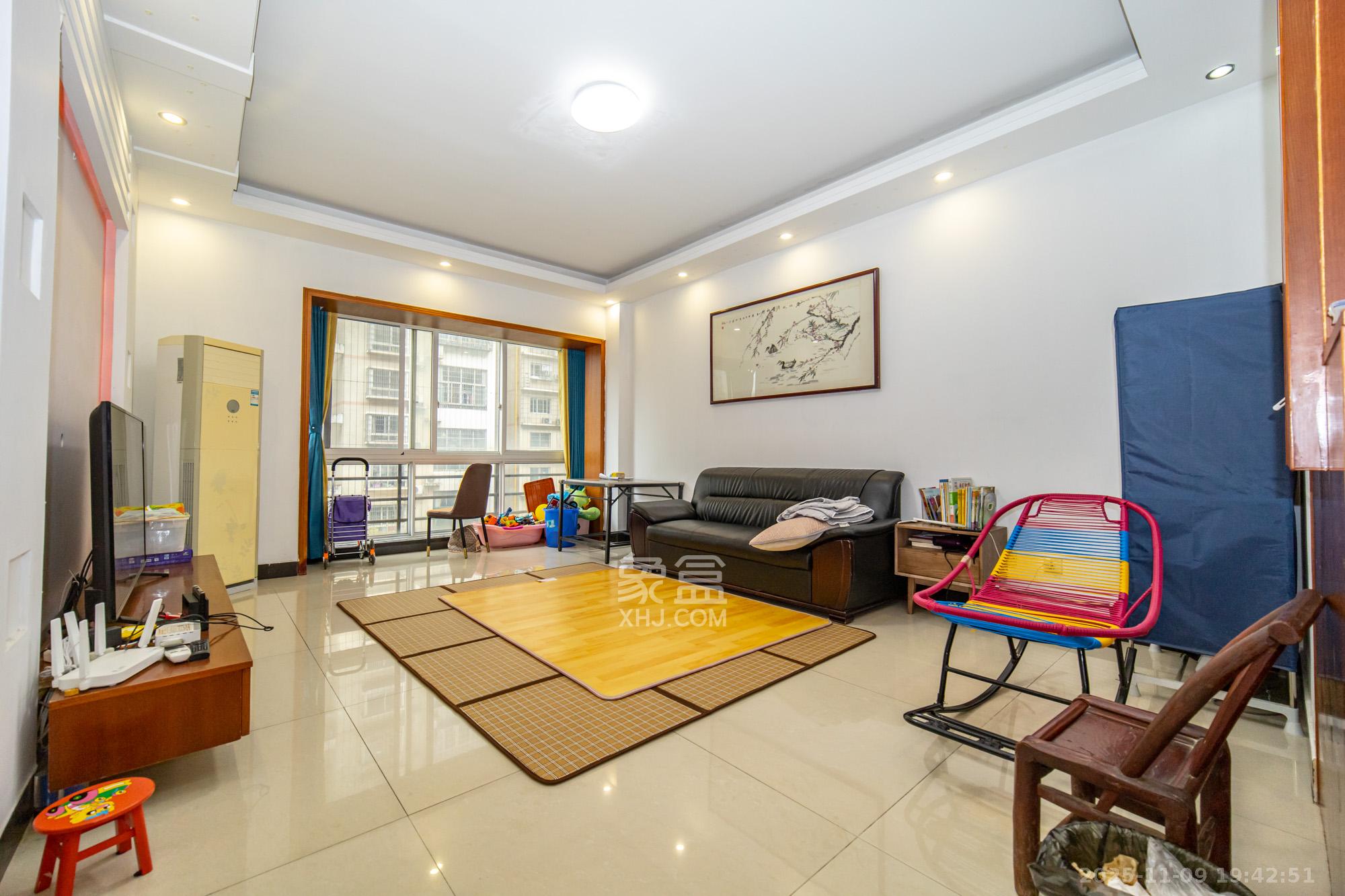 楚天家园  3室2厅2卫    59.8万客厅