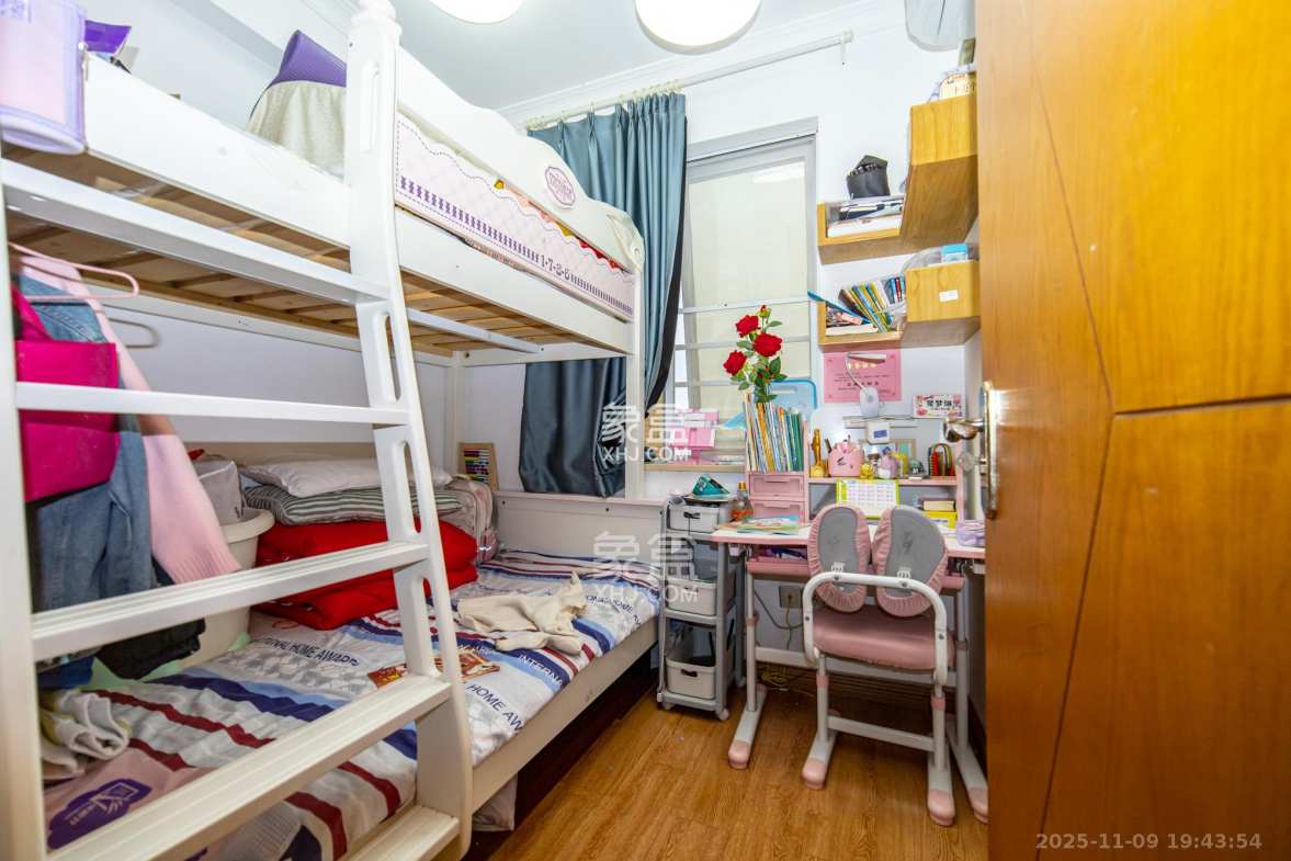 恒广国际景园一二区 3室2厅1卫 68.0万 恒广国际景园一二区 3室2厅1卫 68.0万卧室