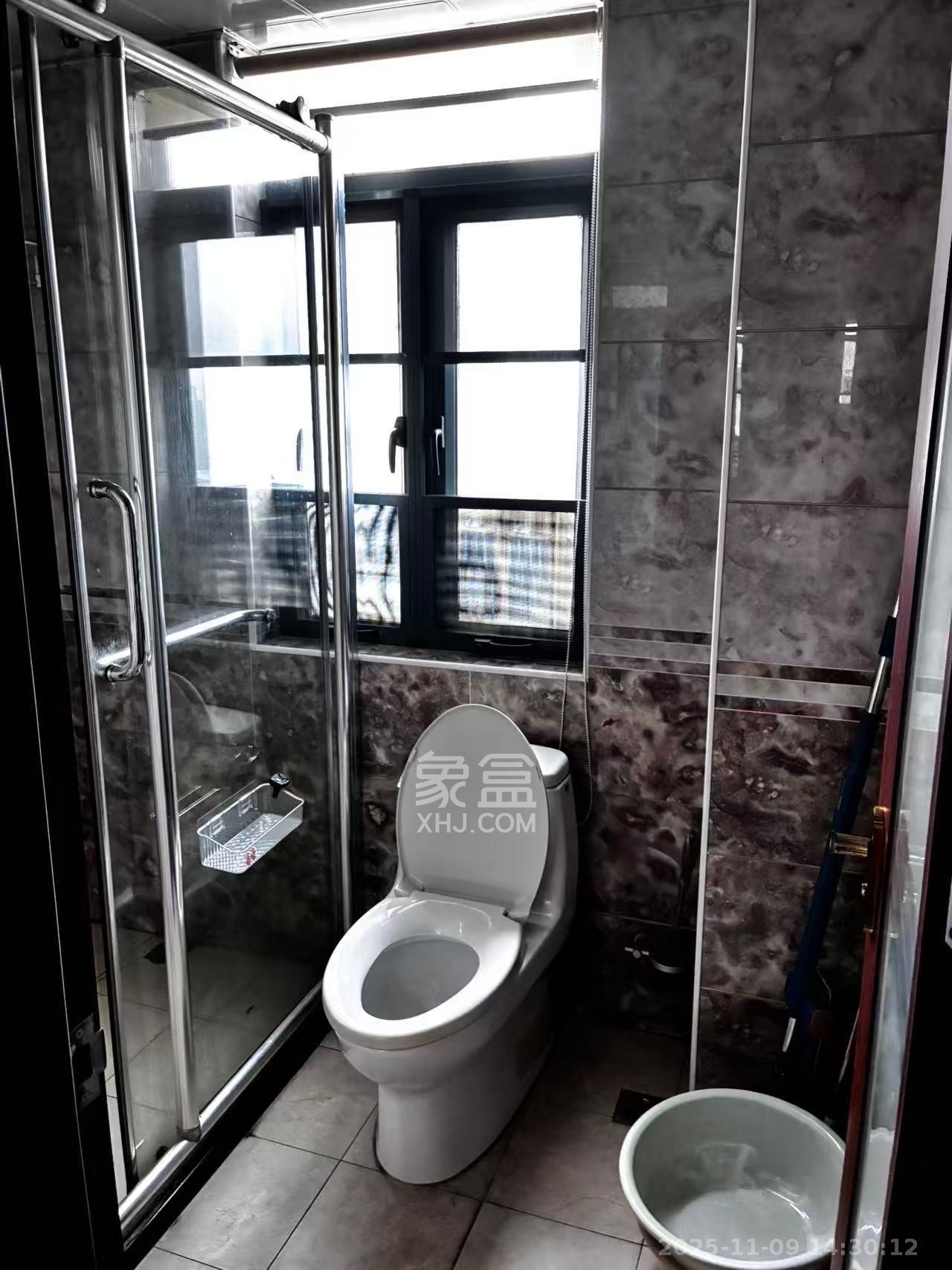 滨江金座  3室2厅2卫    3500.0元/月室内图