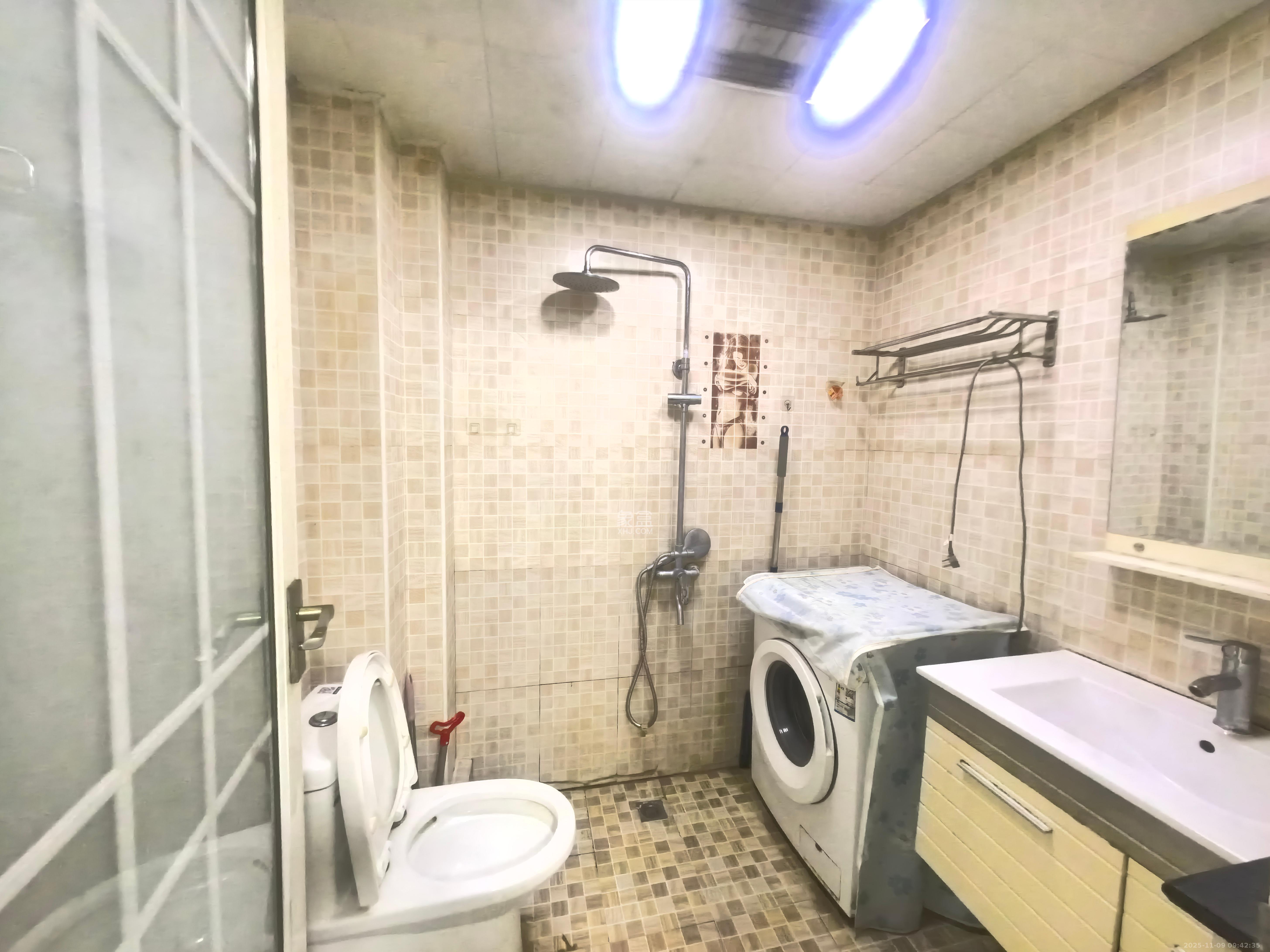 QQ生活馆 1室1厅1卫 1700.0元/月 QQ生活馆 1室1厅1卫 1700.0元/月室内图