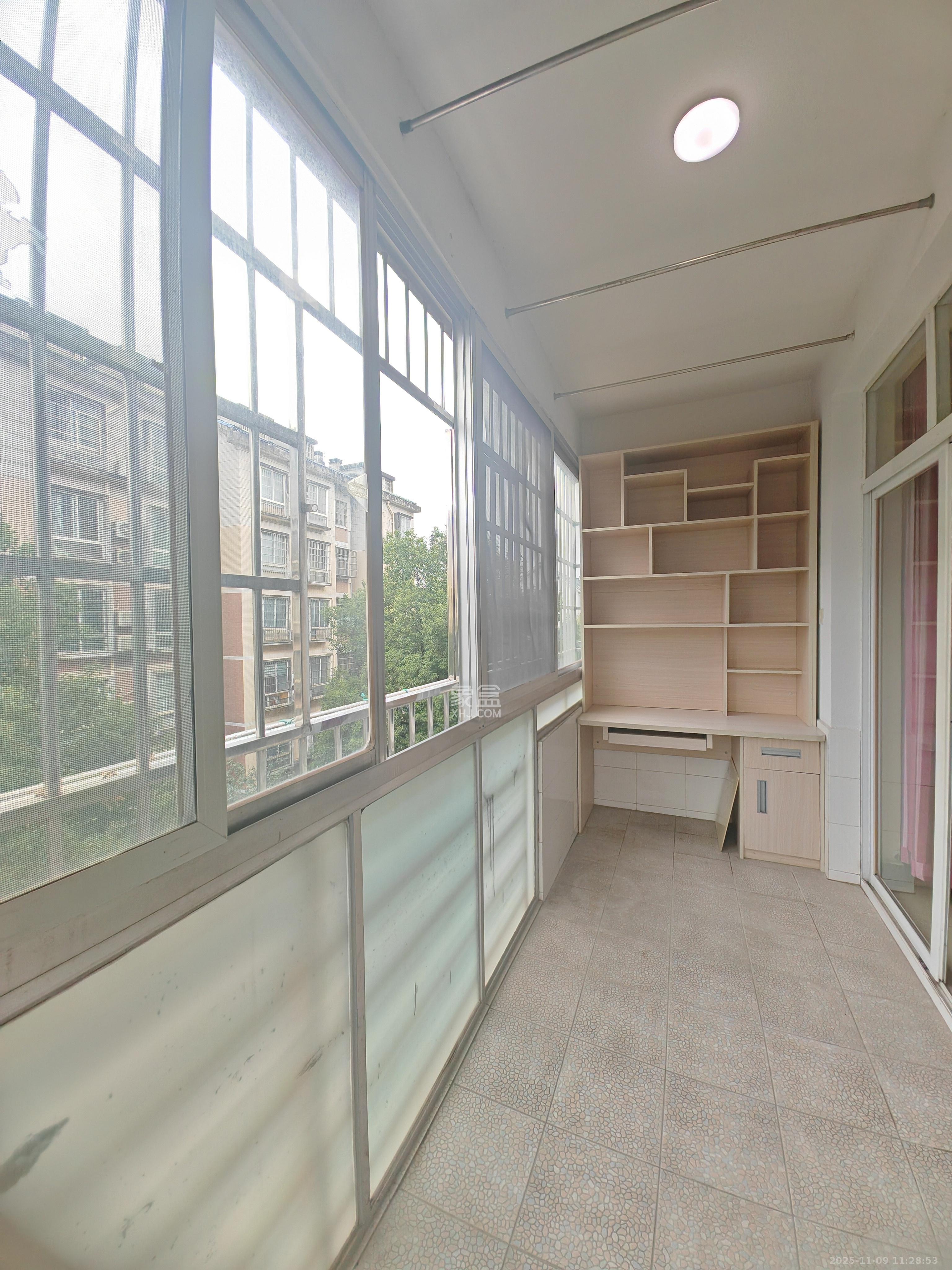 枫林绿洲  3室2厅2卫    2000.0元/月室内图