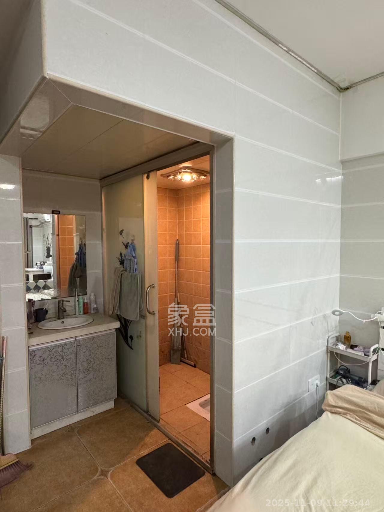 山水湾  1室1厅1卫    1200.0元/月室内图