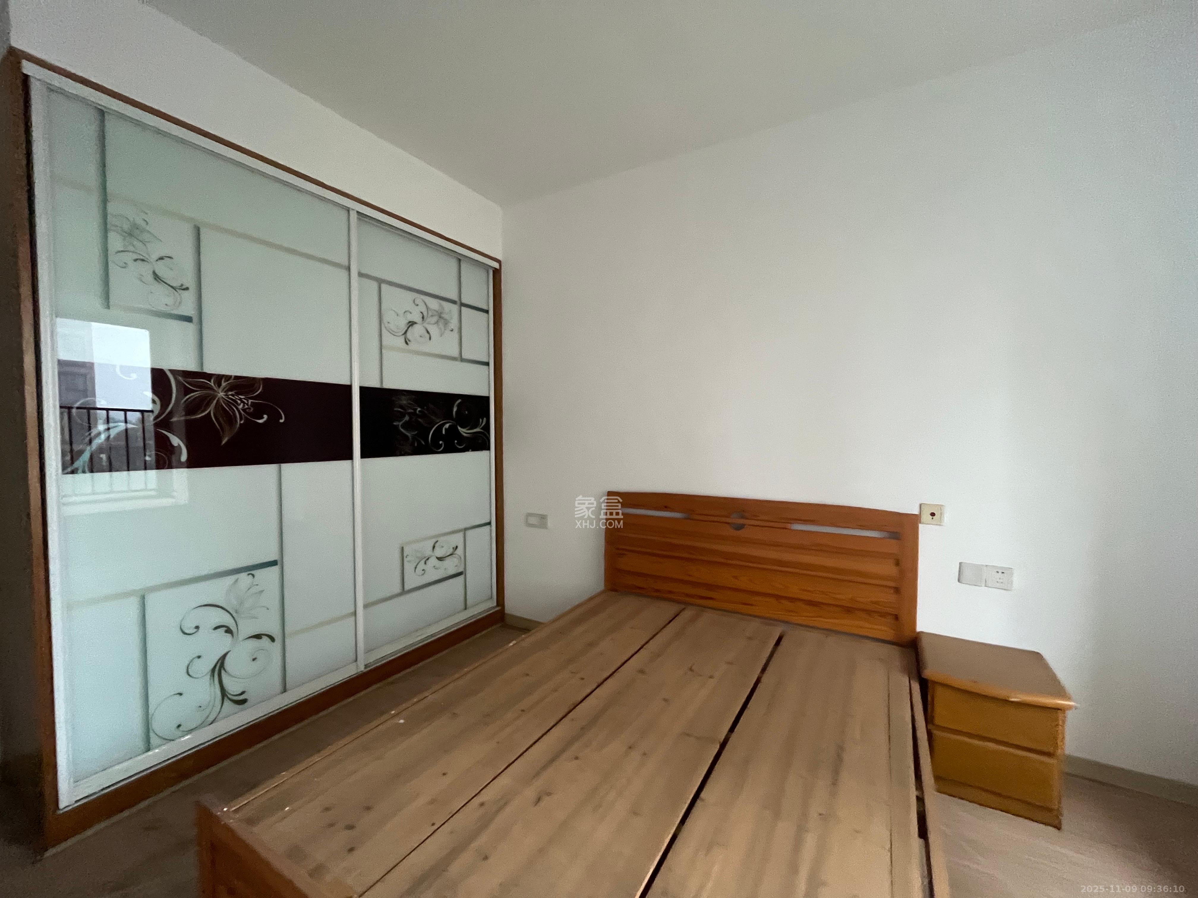 怡海星城  3室2厅1卫    1800.0元/月室内图