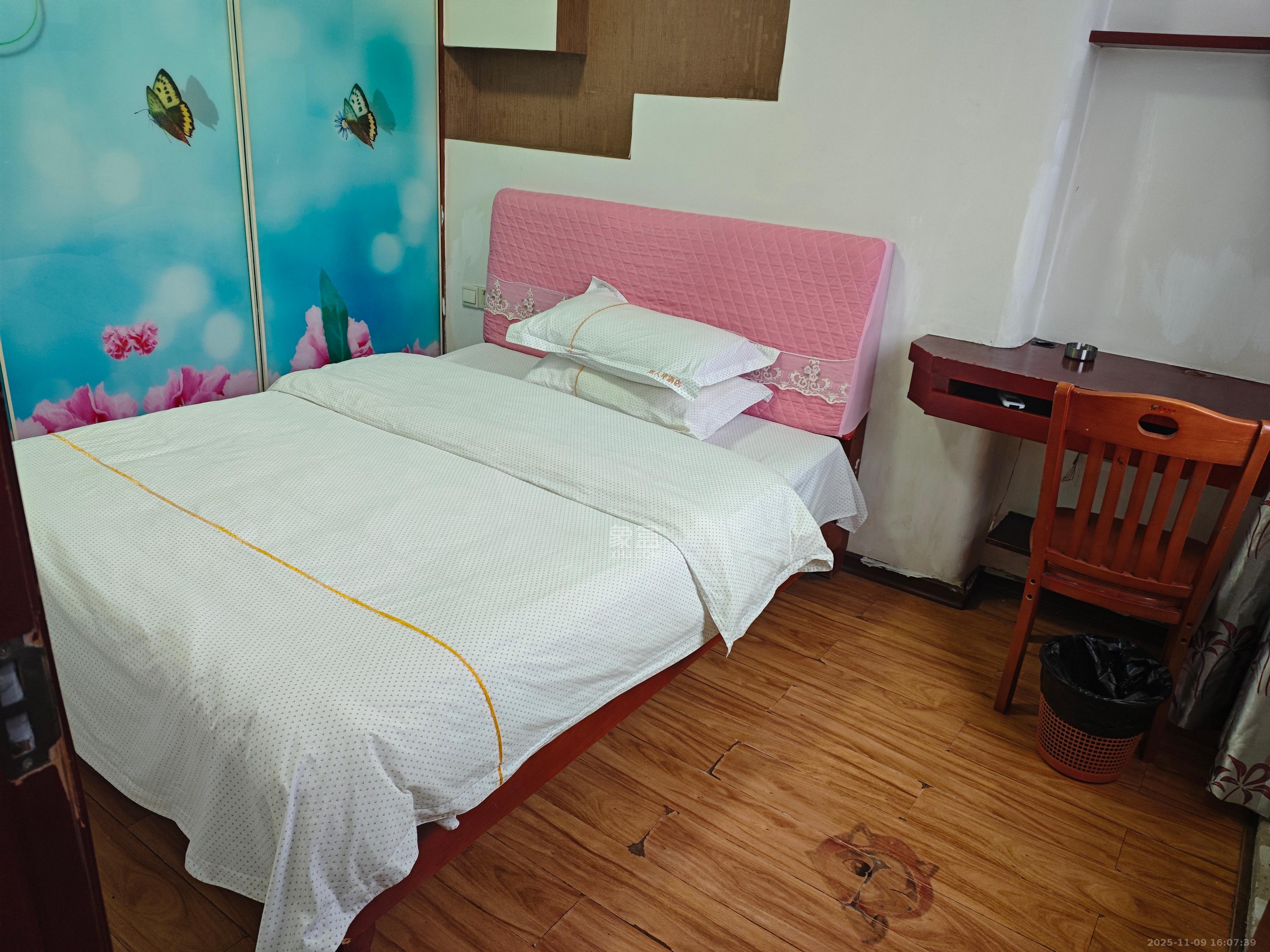 金碧文华  1室1厅1卫    1600.0元/月室内图1