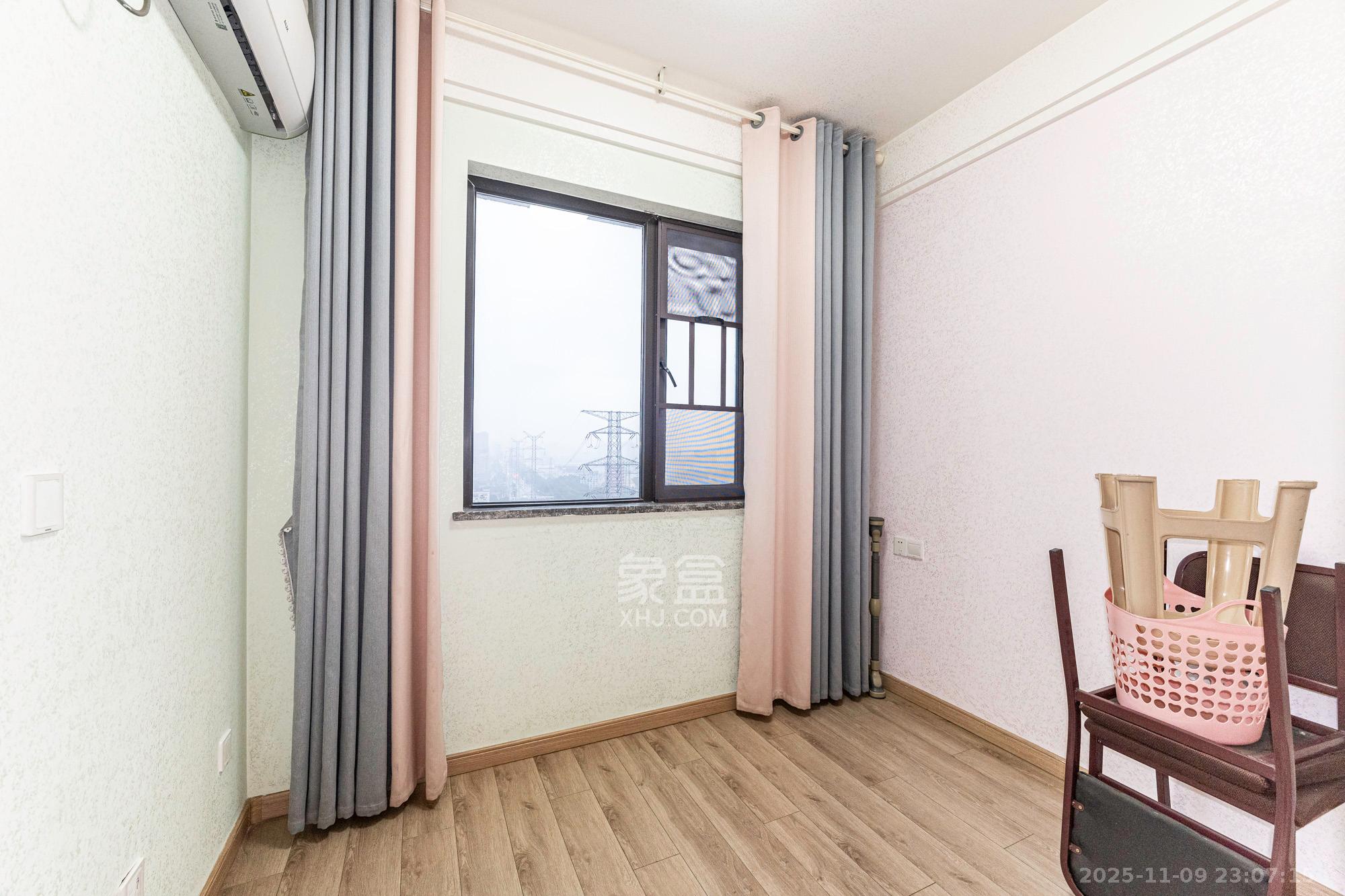 君合新城玺樾  4室2厅2卫    103.0万卧室