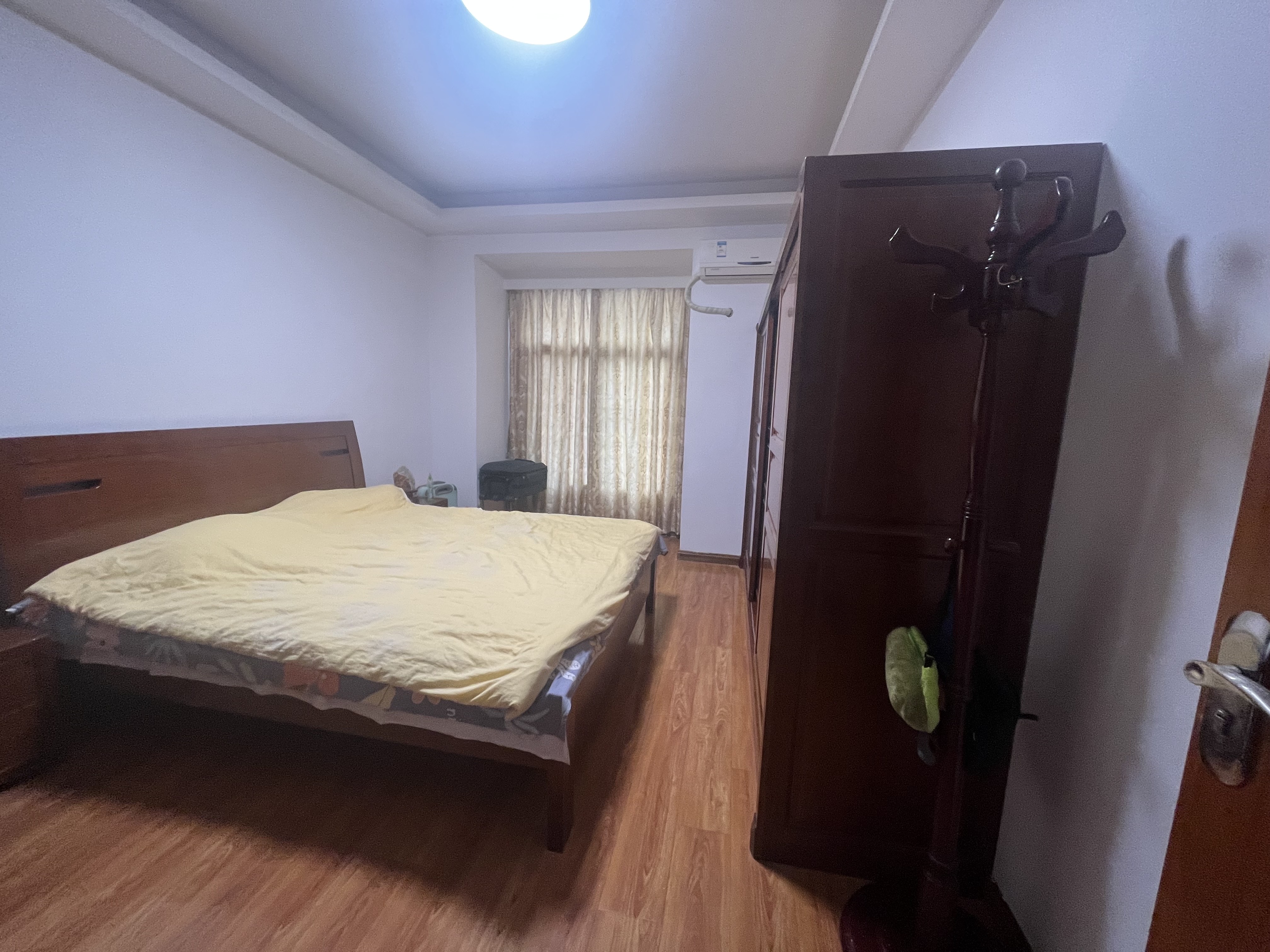 翰林苑  4室2厅3卫    93.8万客厅