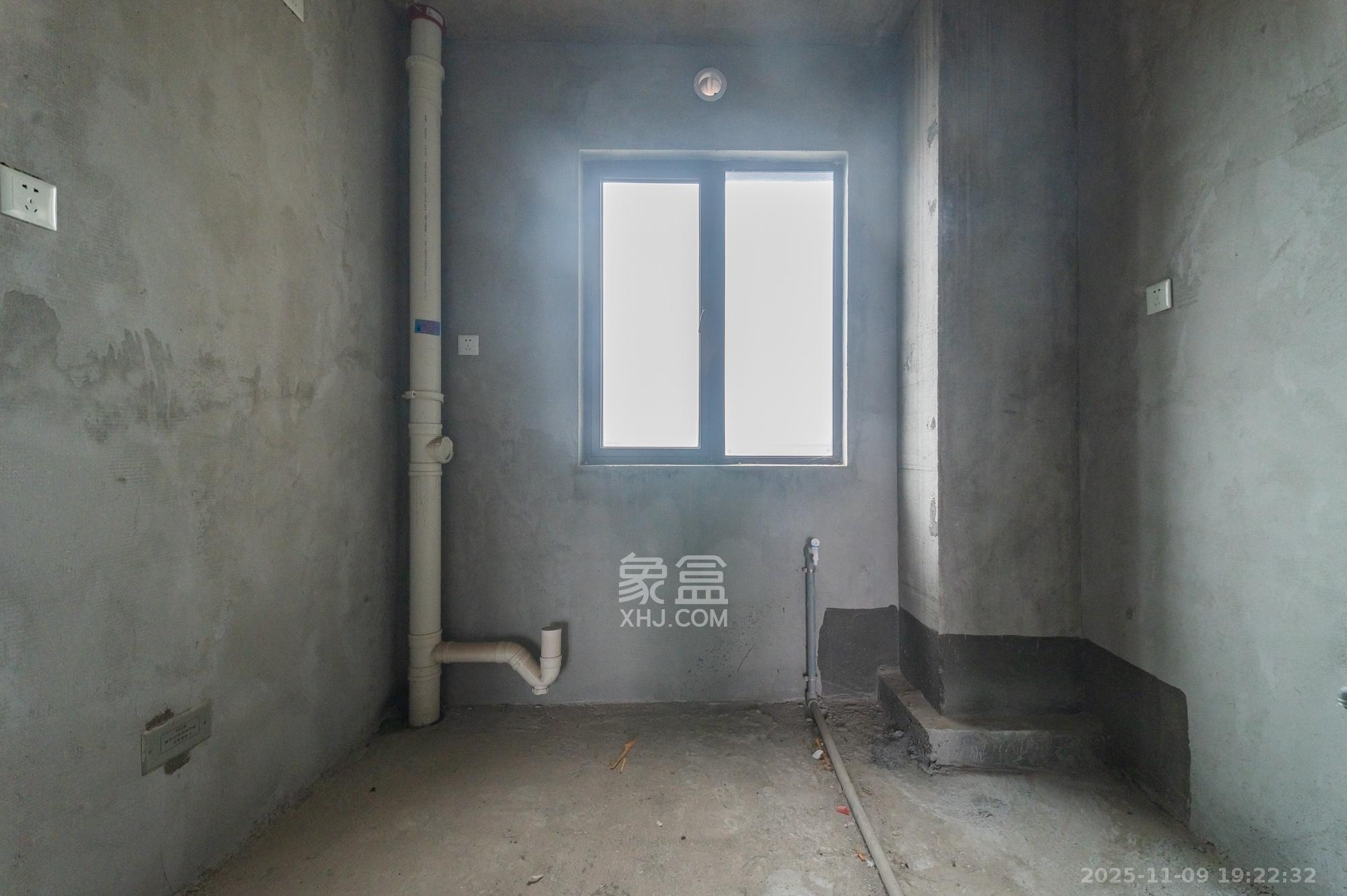 兴进珺府  4室2厅2卫    102.8万其他