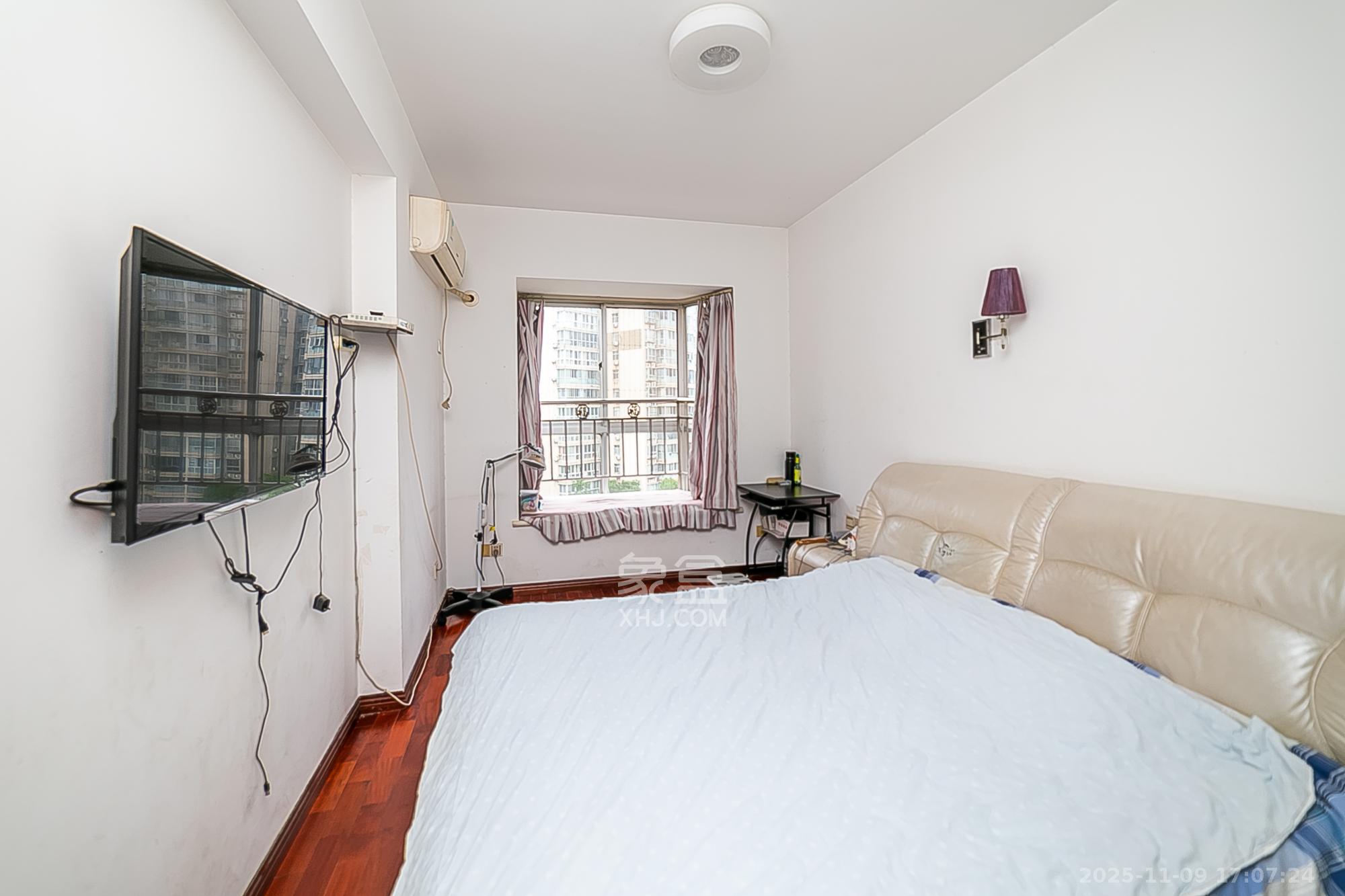 华银园  4室2厅2卫    148.0万卧室