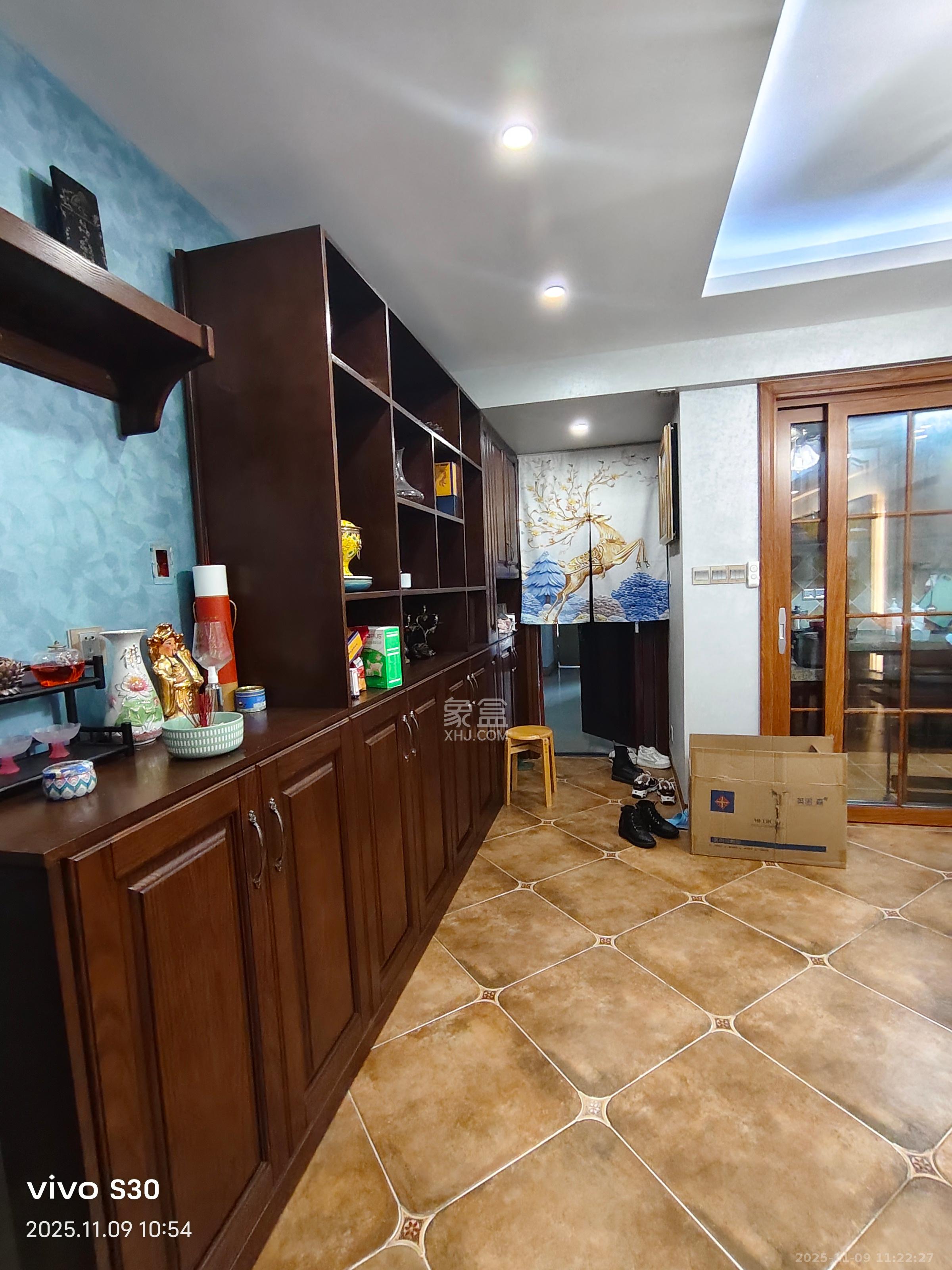 华润凤凰城一期  3室2厅2卫    2800.0元/月室内图