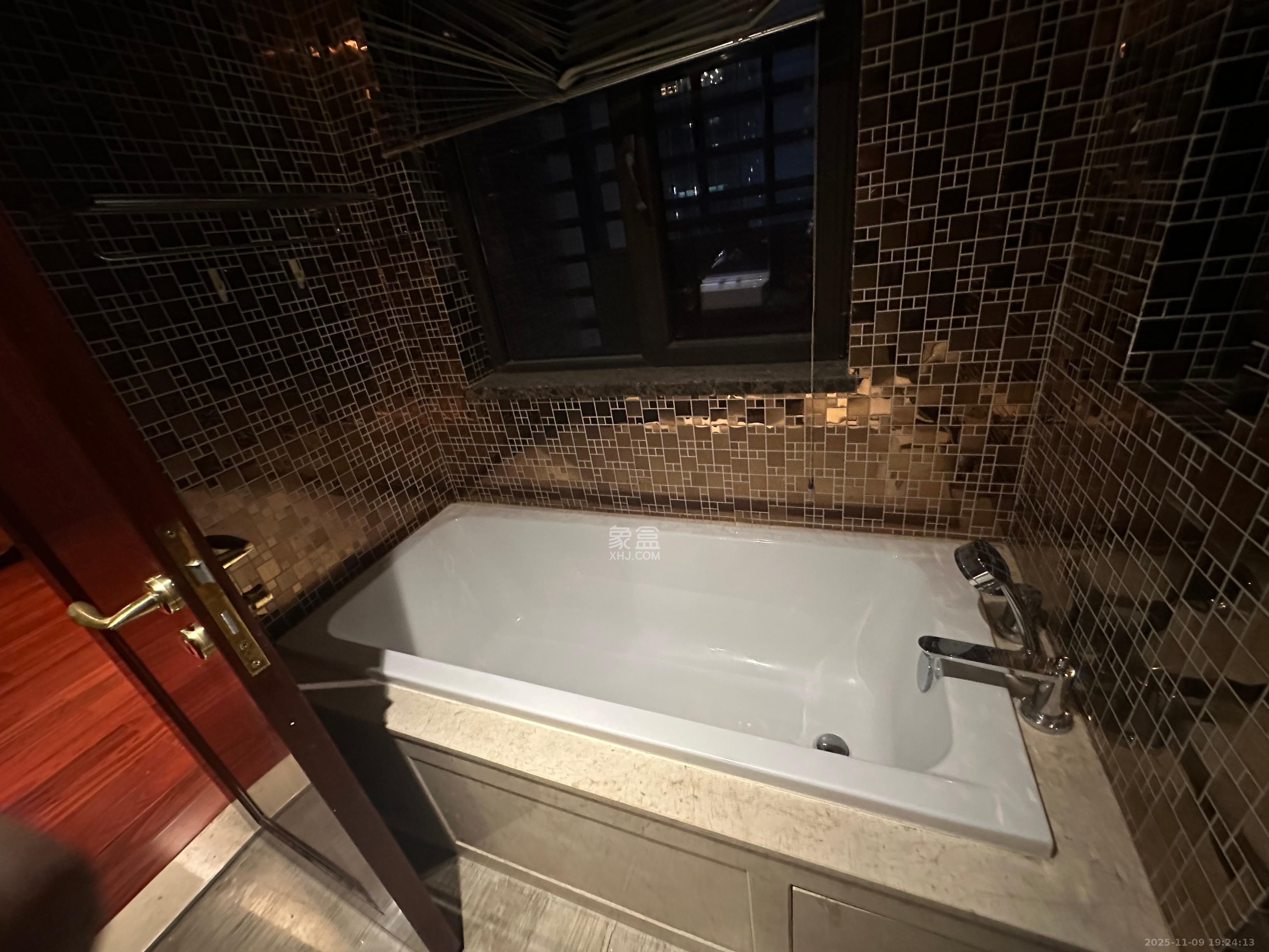 运达中央广场一、二期  3室2厅2卫    8000.0元/月室内图