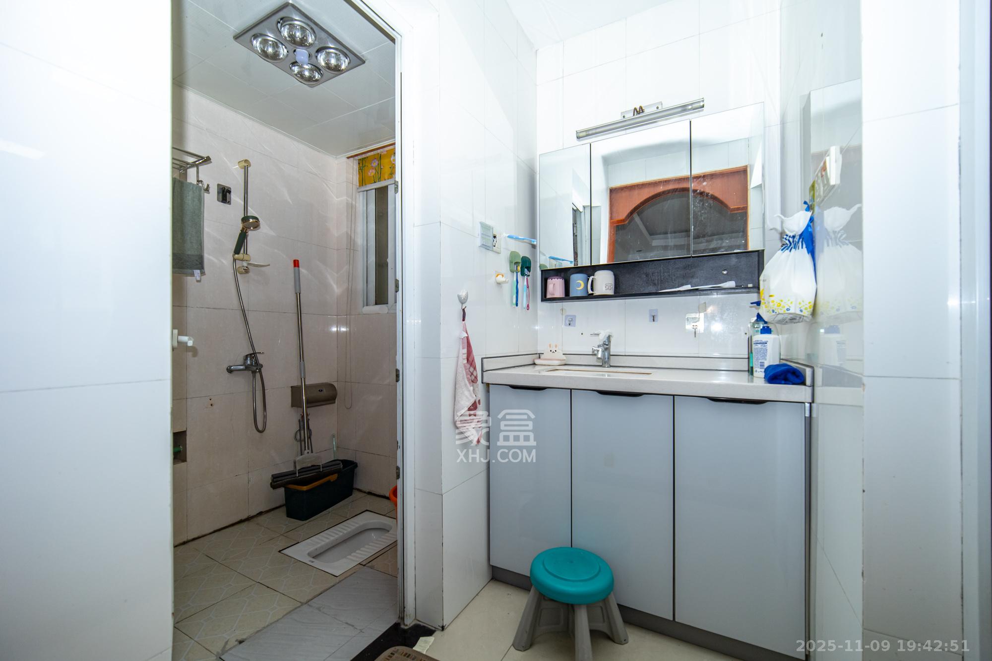 楚天家园  3室2厅2卫    59.8万卫生间