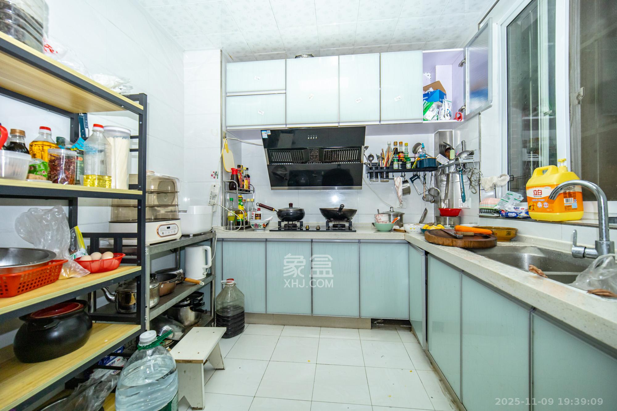 楚天世纪城东苑  3室2厅2卫    85.0万厨房