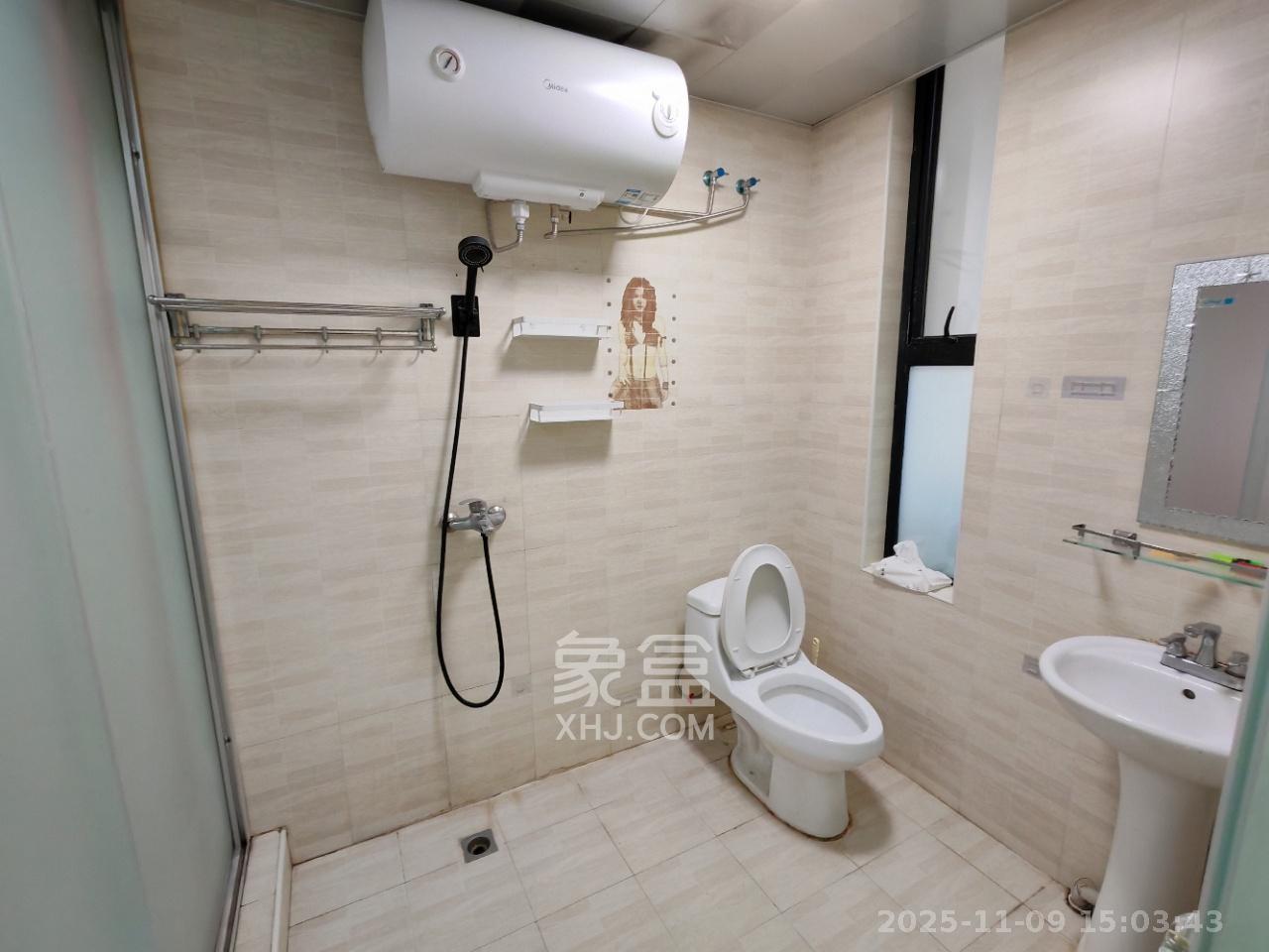 郡原广场 1室1厅1卫 1800.0元/月 郡原广场 1室1厅1卫 1800.0元/月室内图