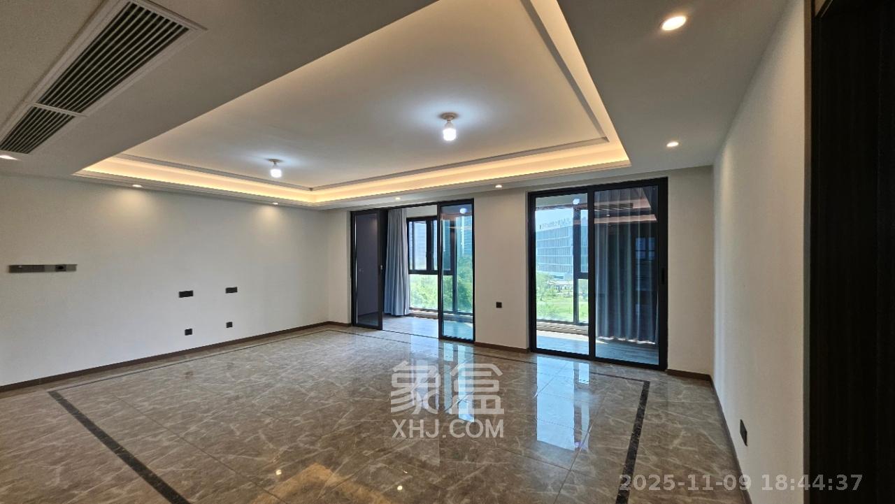 绿地V岛  4室2厅2卫    6000.0元/月