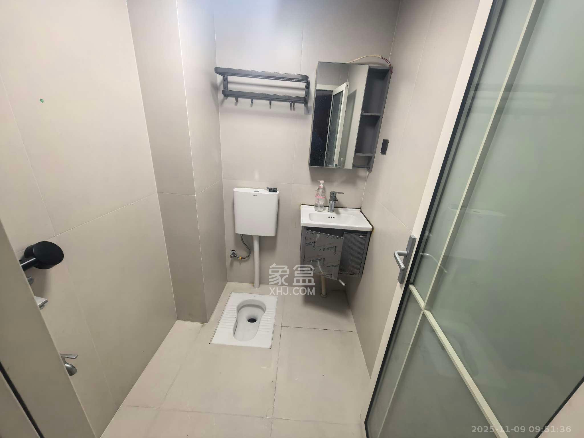 芙蓉同发  2室1厅1卫    2600.0元/月室内图