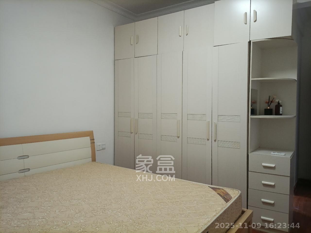 德润小区(丰升德润小区) 3室2厅2卫 2500.0元/月 德润小区(丰升德润小区) 3室2厅2卫 2500.0元/月室内图