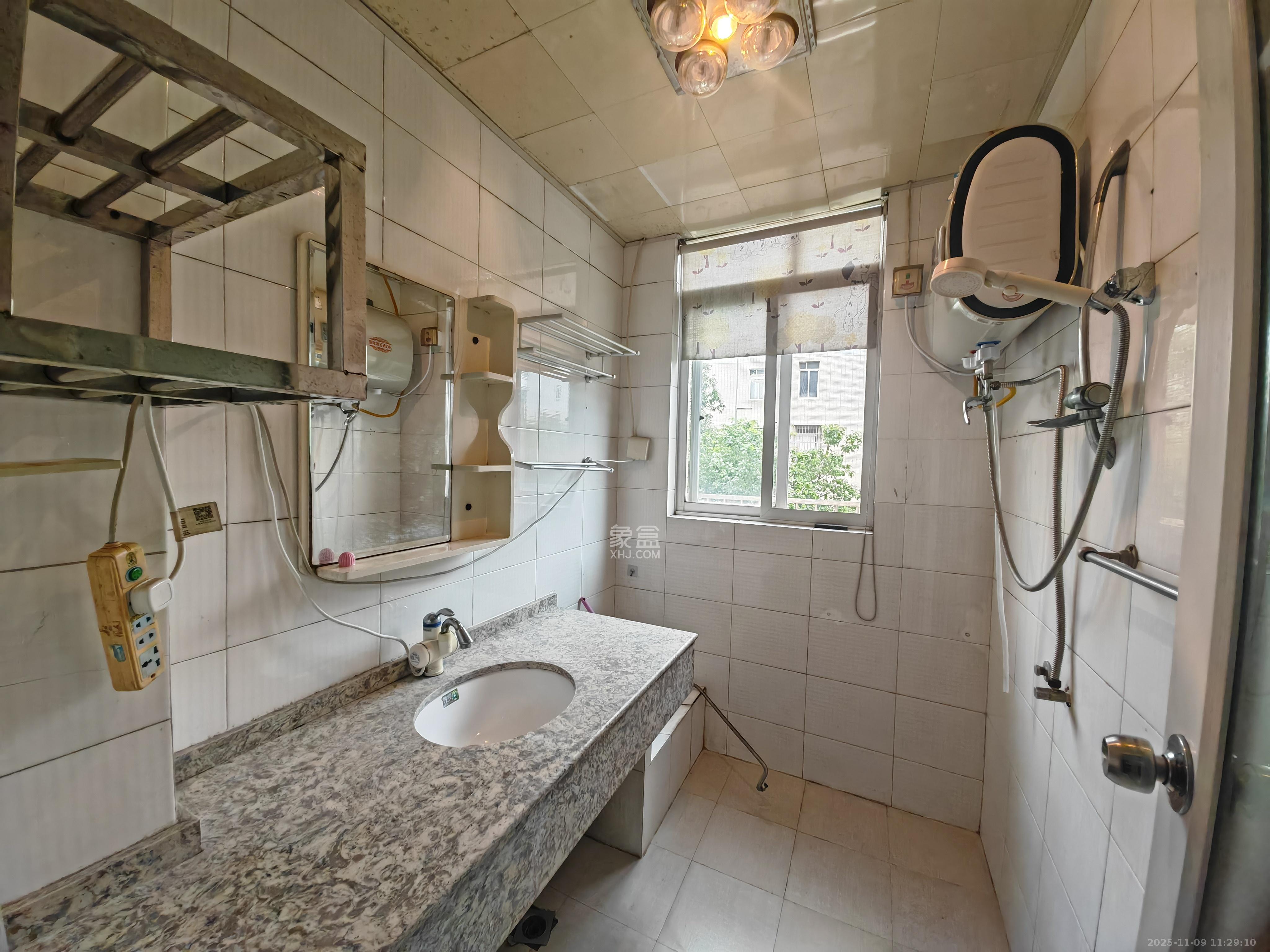 枫林绿洲  3室2厅2卫    2000.0元/月室内图