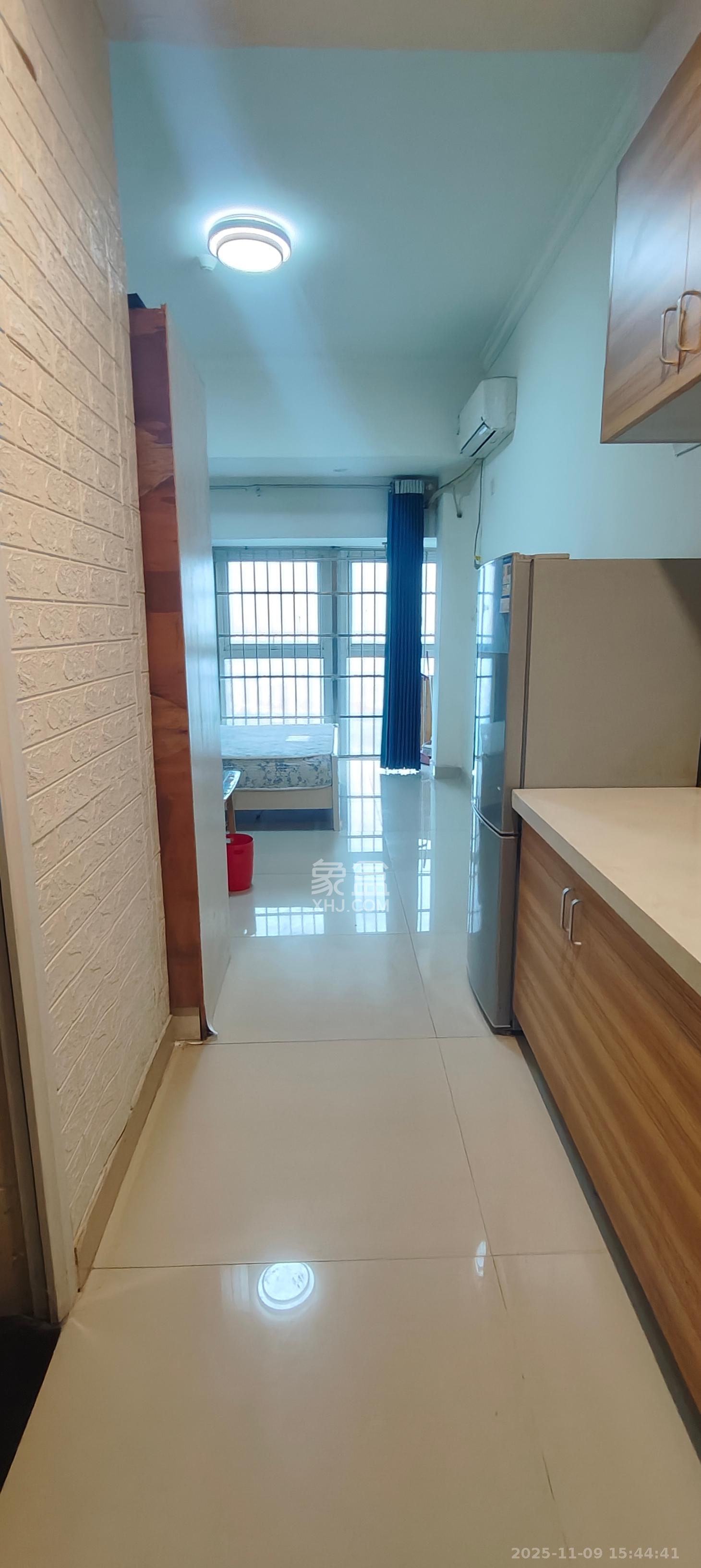 波隆城市花园  1室0厅0卫    900.0元/月