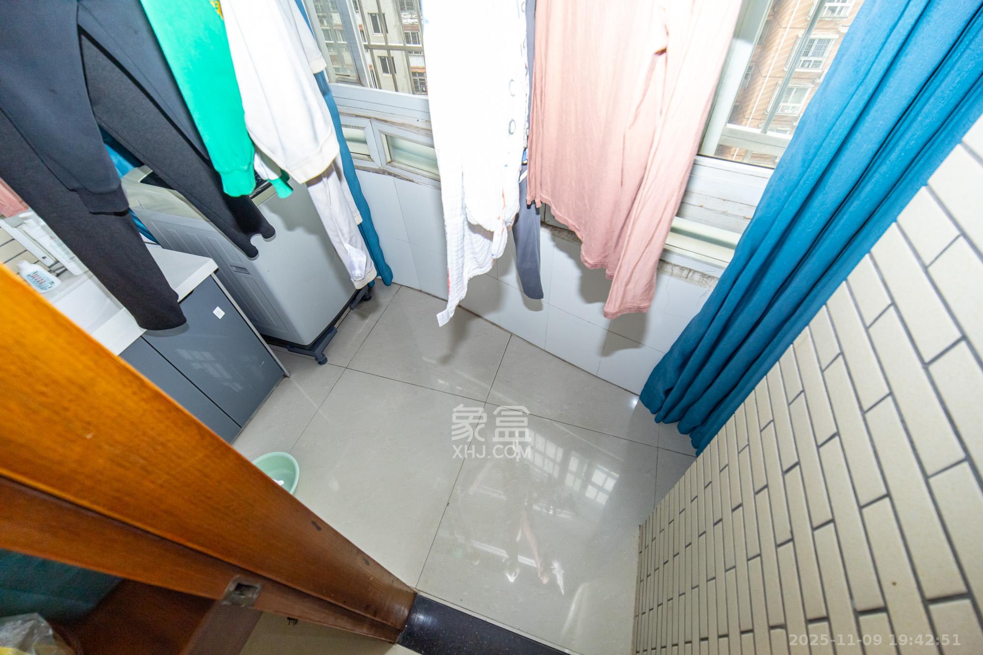 楚天家园  3室2厅2卫    59.8万阳台