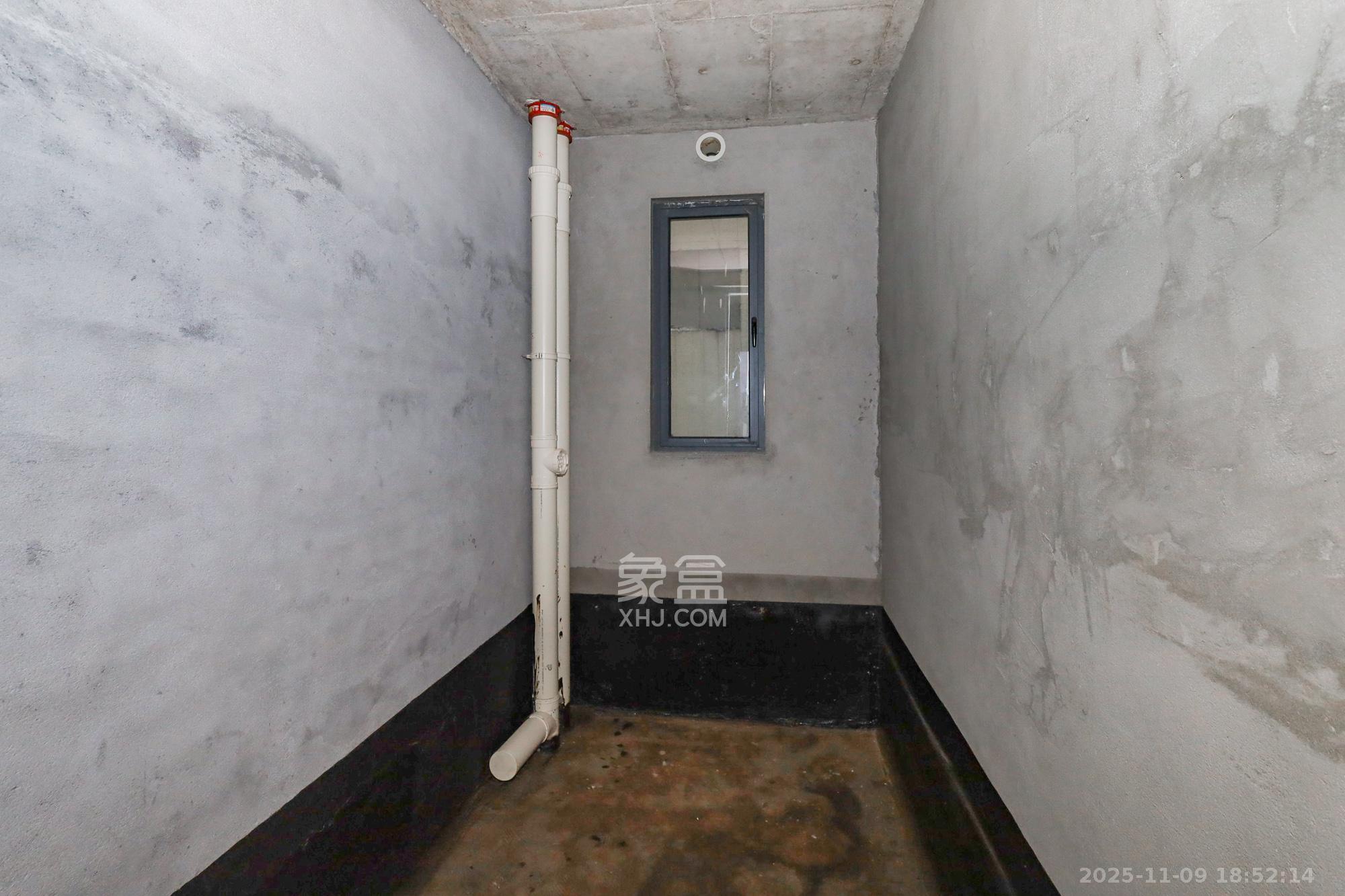 轨道中建麓江府  3室2厅2卫    165.0万卫生间