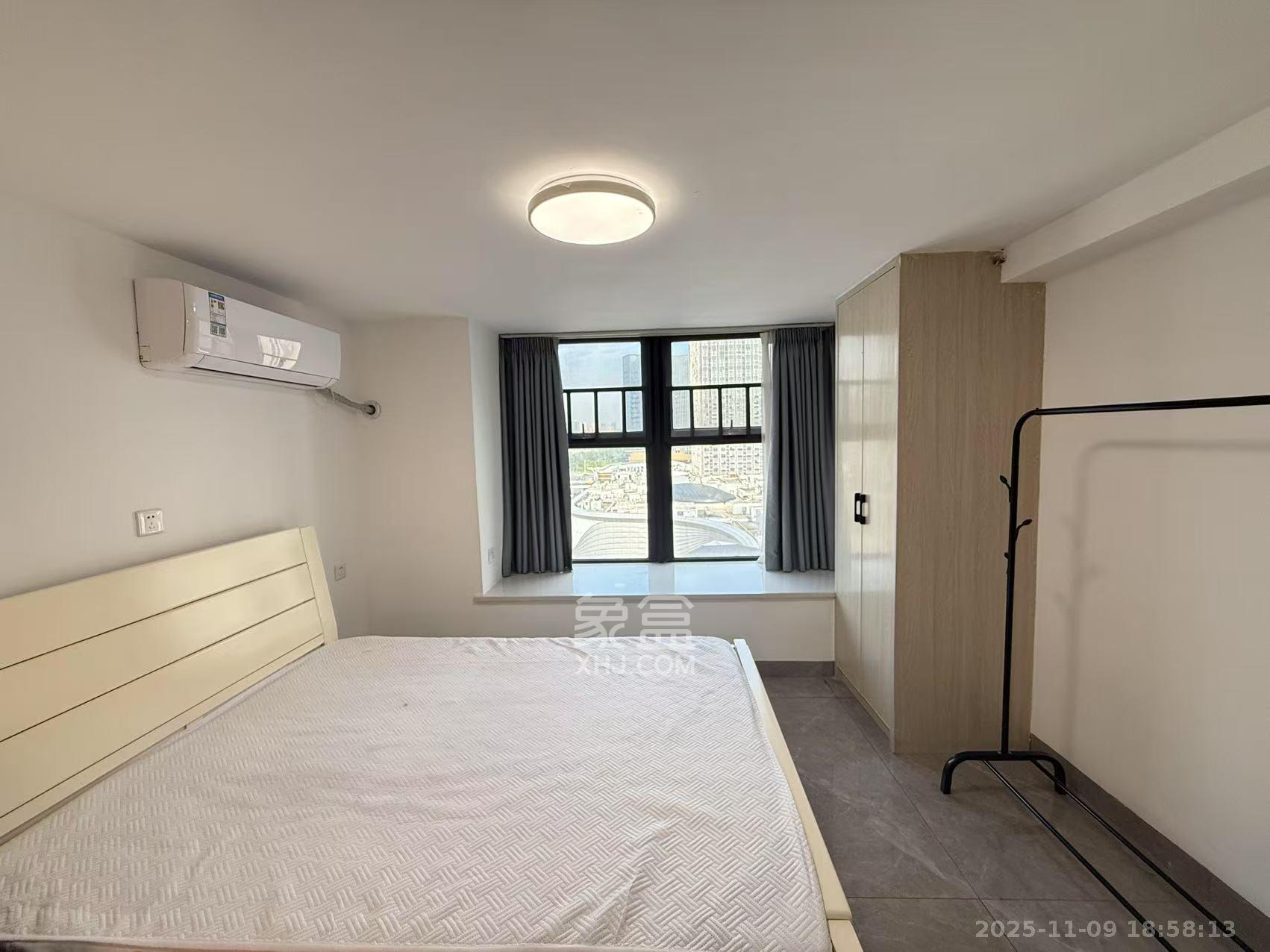 龙湖新壹城  1室0厅0卫    1300.0元/月