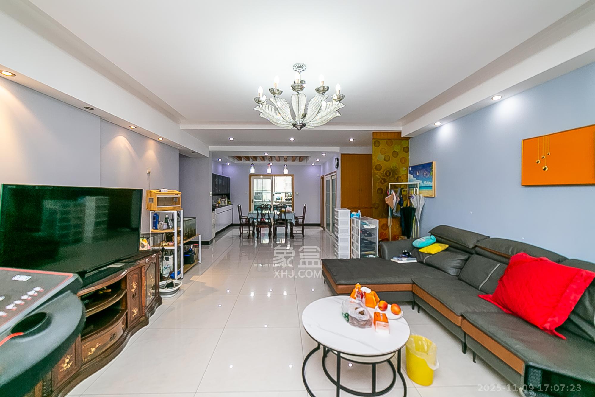 华银园 4室2厅2卫 148.0万 华银园 4室2厅2卫 148.0万客厅