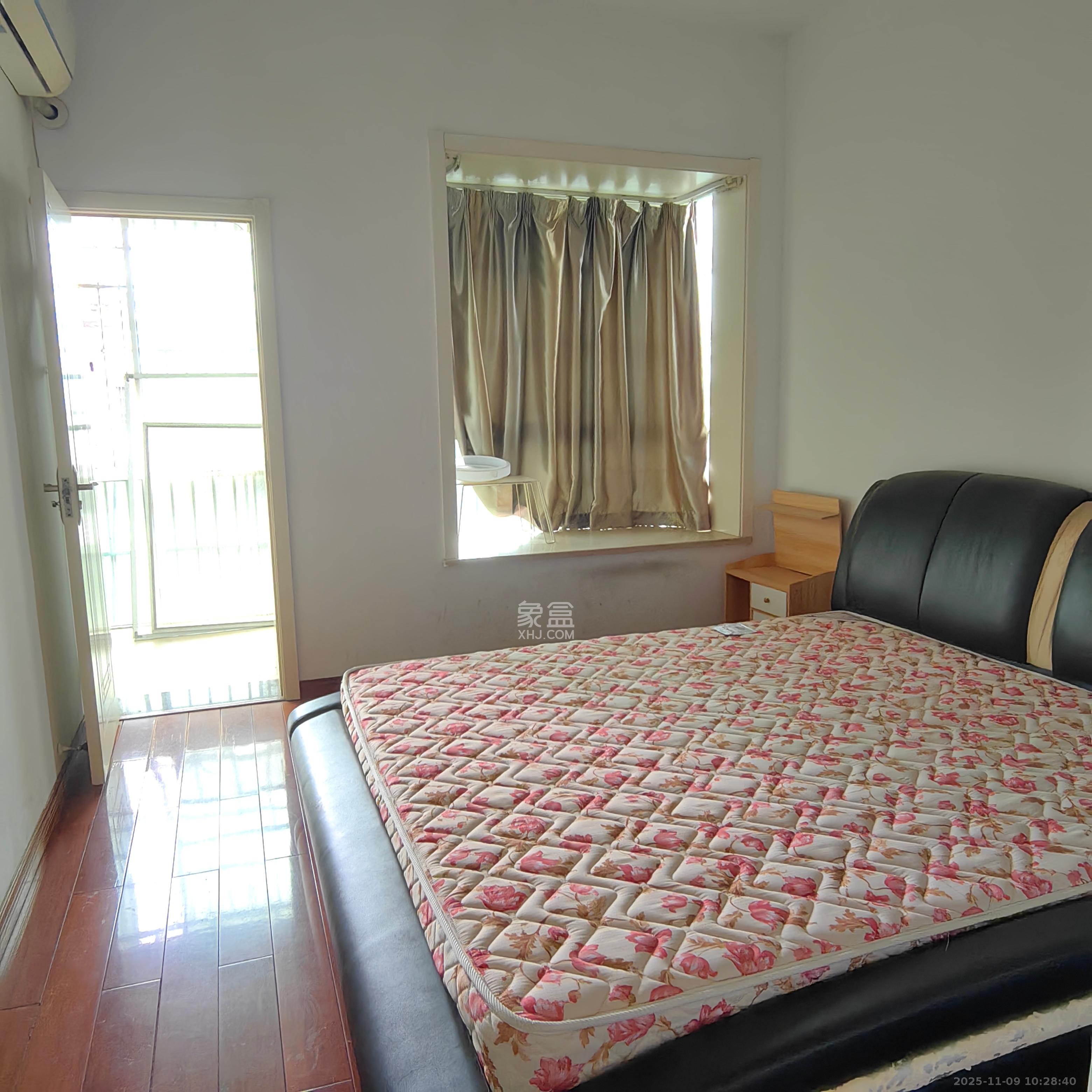 中南汽车世界  3室2厅1卫    1200.0元/月室内图