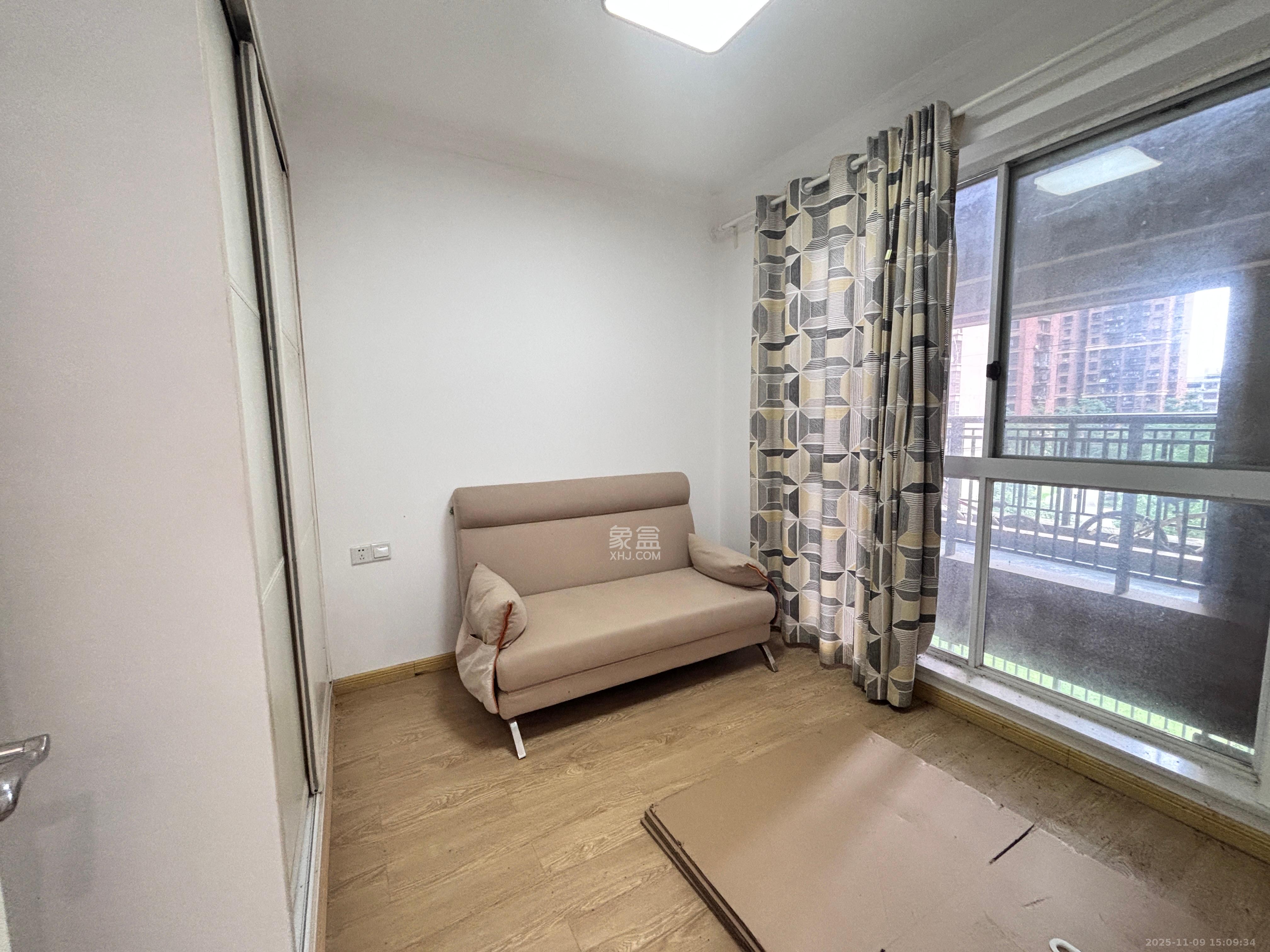 新城国际花都  3室2厅1卫    1600.0元/月室内图