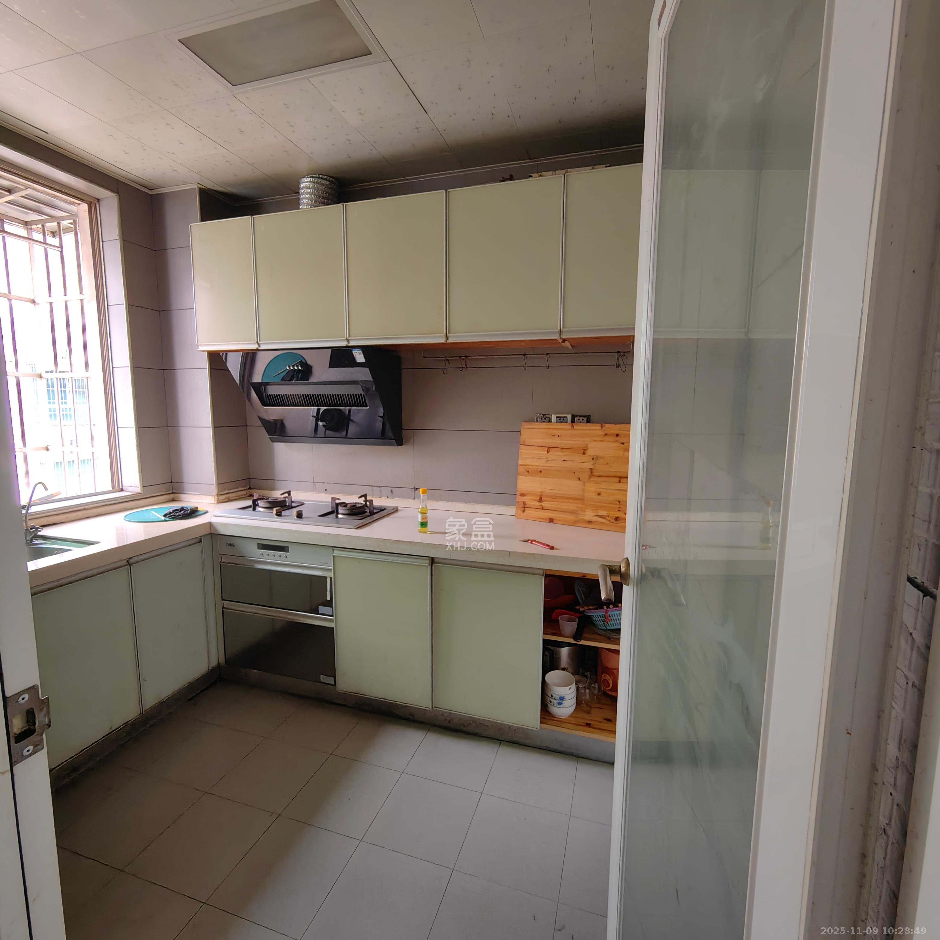 中南汽车世界  3室2厅1卫    1200.0元/月室内图