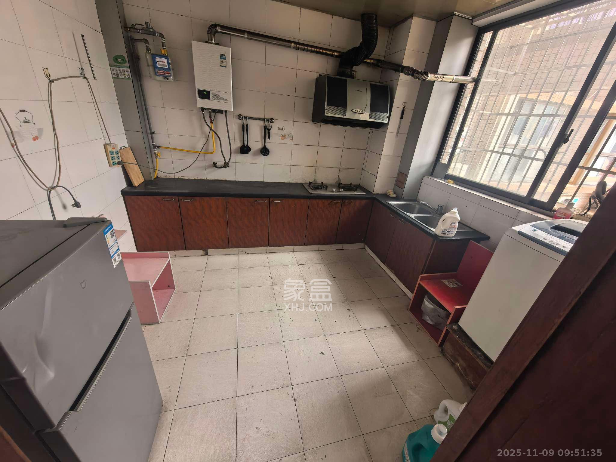 芙蓉同发  2室1厅1卫    2600.0元/月室内图