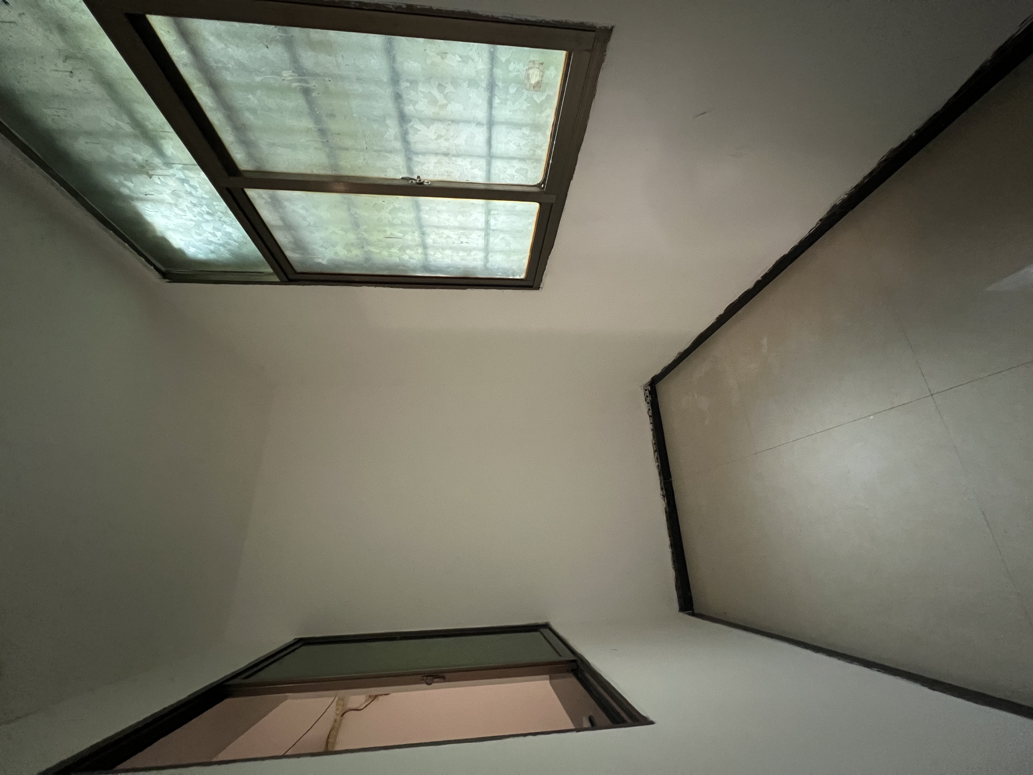 西湖一村  1室0厅0卫    22.8万阳台