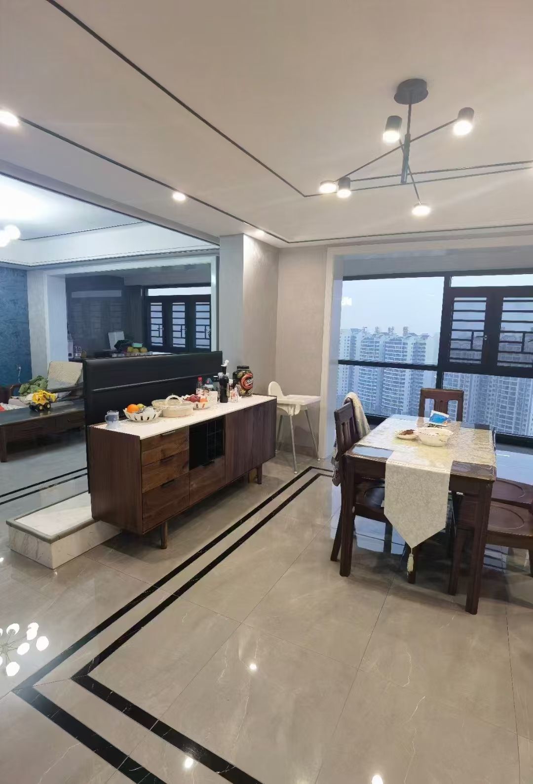 冠城江景 3室2厅2卫 2800.0元/月 冠城江景 3室2厅2卫 2800.0元/月室内图