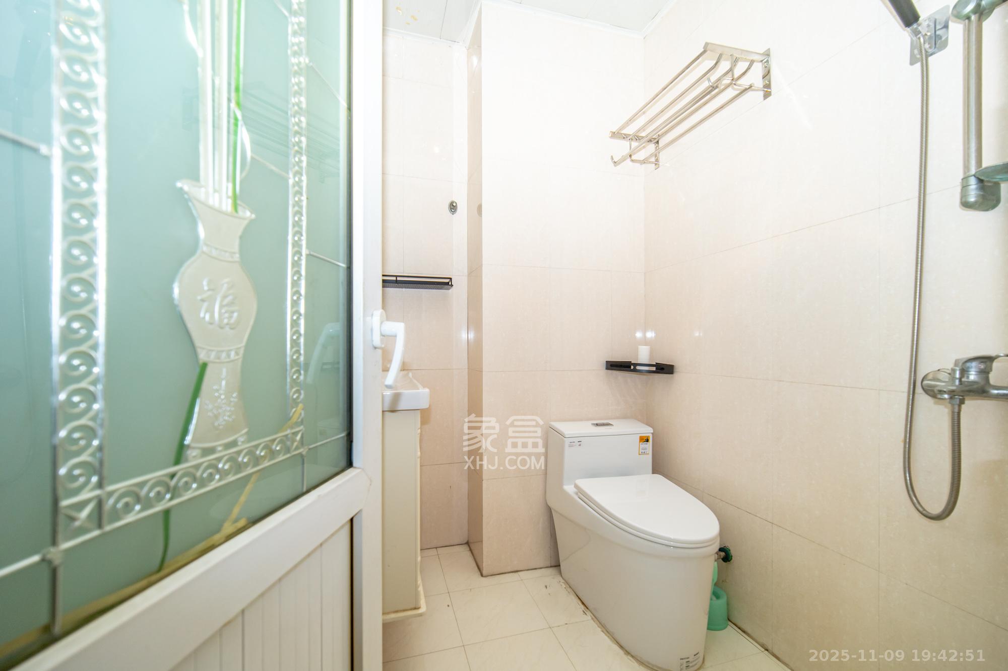 楚天家园 3室2厅2卫 59.8万 楚天家园 3室2厅2卫 59.8万卫生间