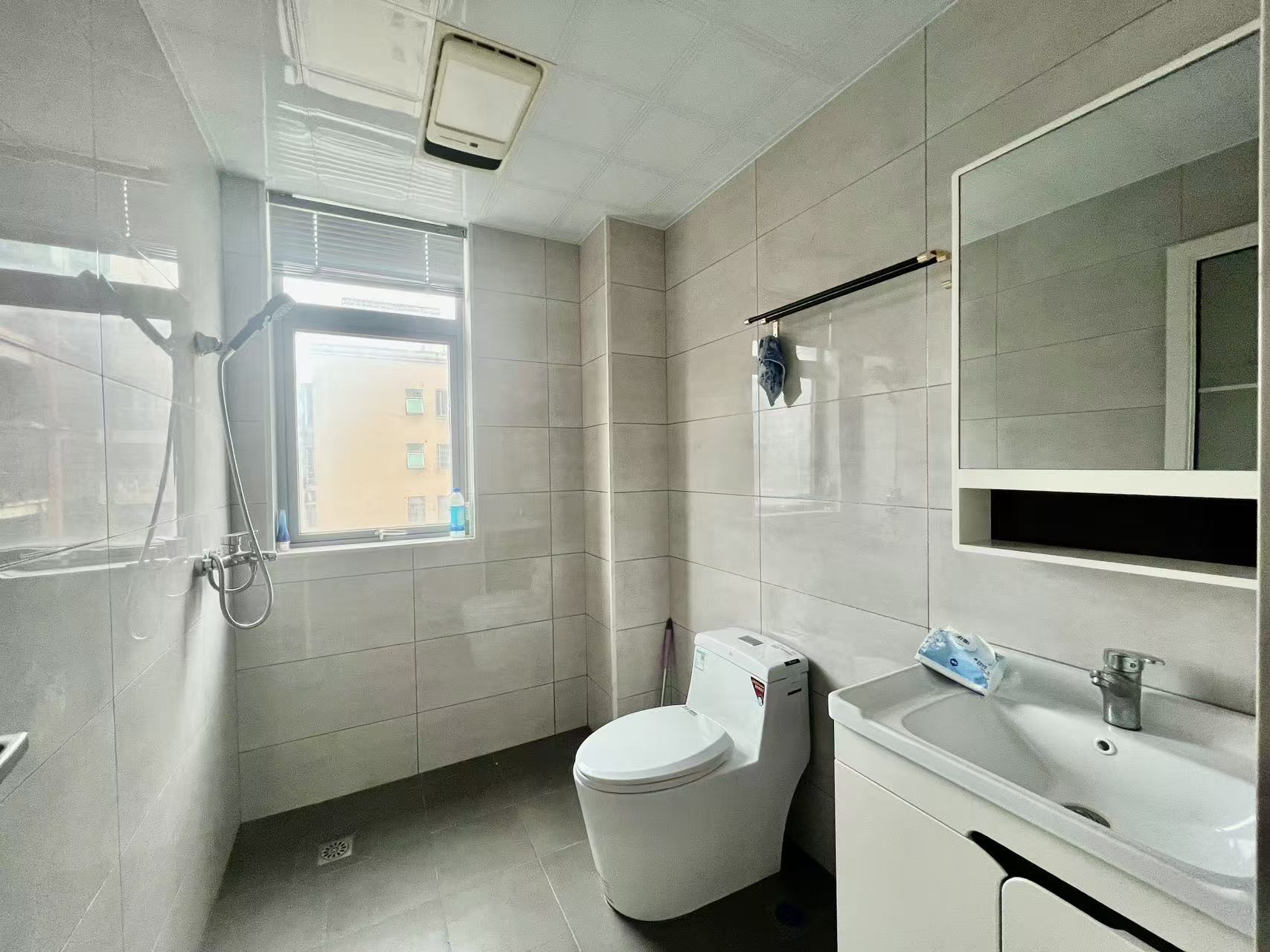 鹏利广场  3室2厅2卫    2400.0元/月室内图