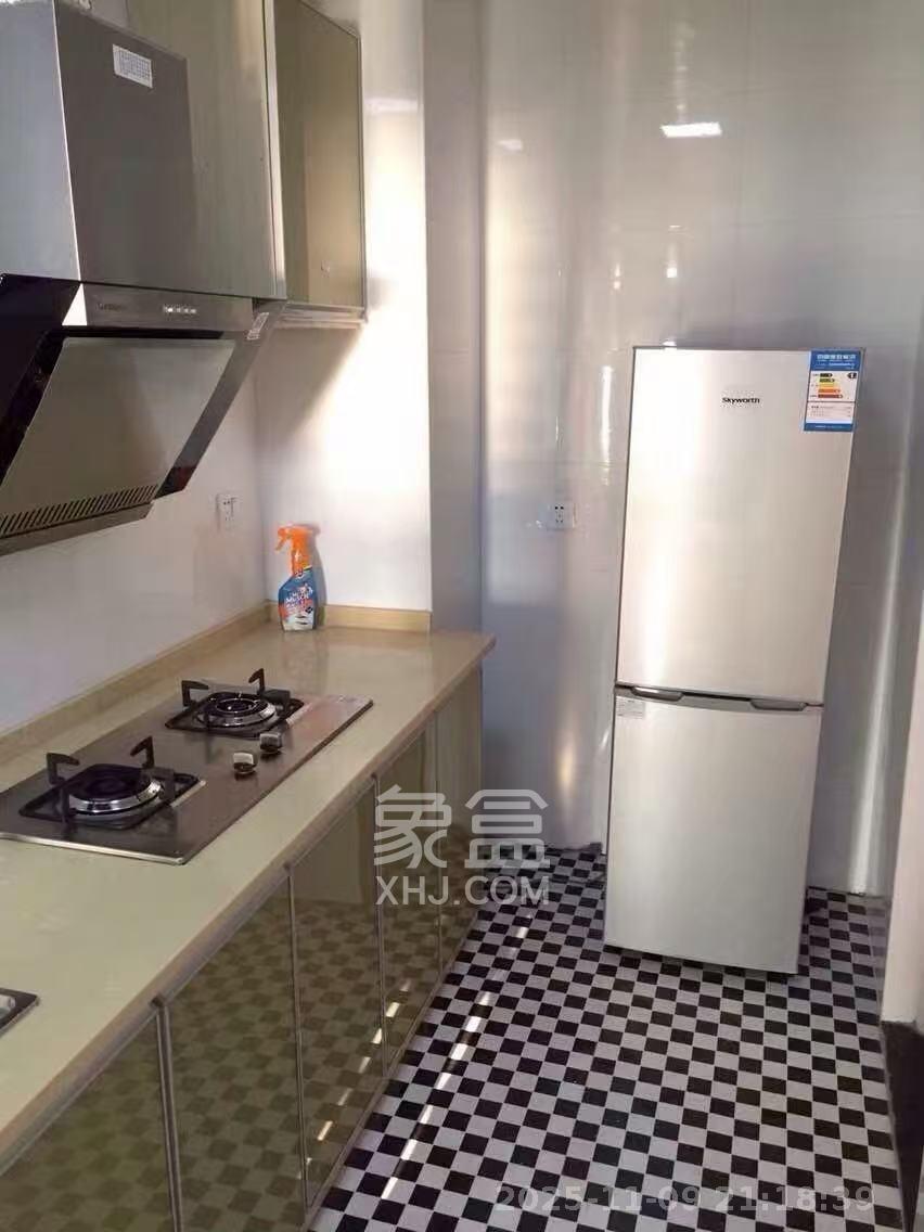 东怡外国（南湖一号)  1室1厅1卫    2400.0元/月室内图