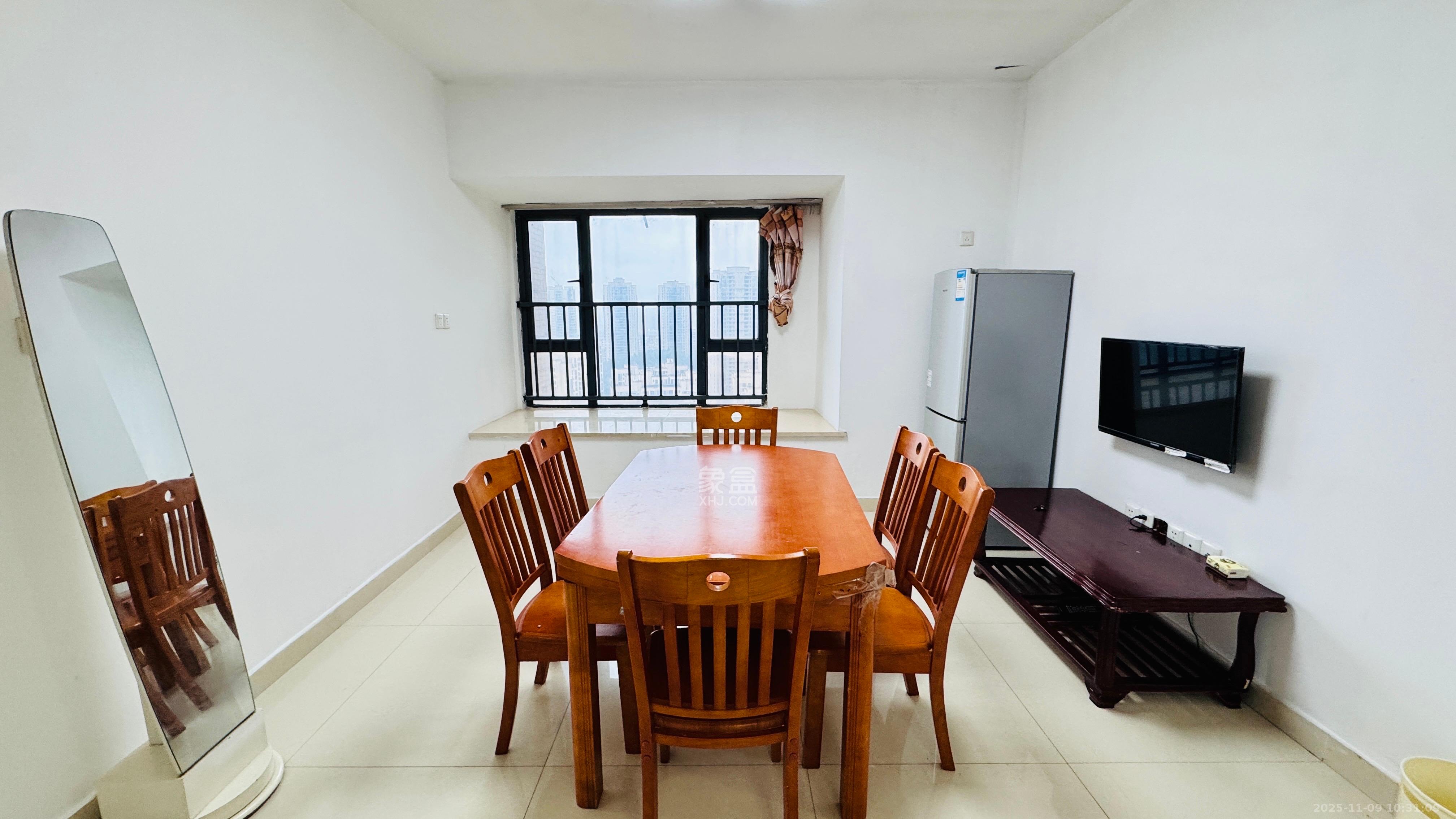 荣盛花语馨苑  3室2厅1卫    2100.0元/月