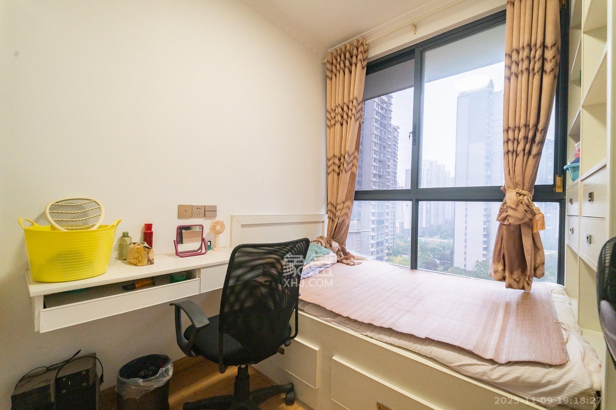 恒基凯旋门三期 3室2厅1卫 79.0万 恒基凯旋门三期 3室2厅1卫 79.0万卧室