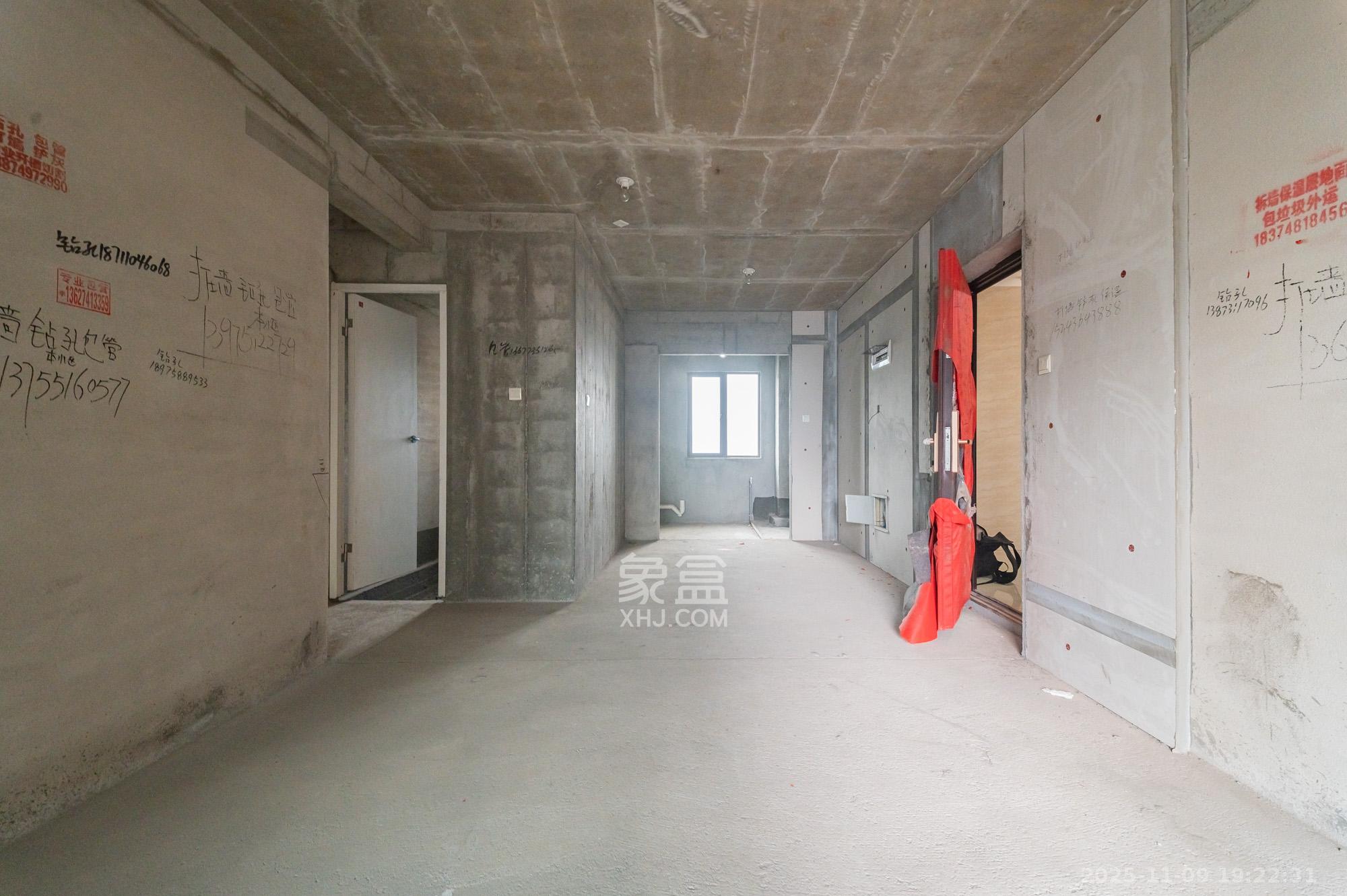 兴进珺府  4室2厅2卫    102.8万客厅