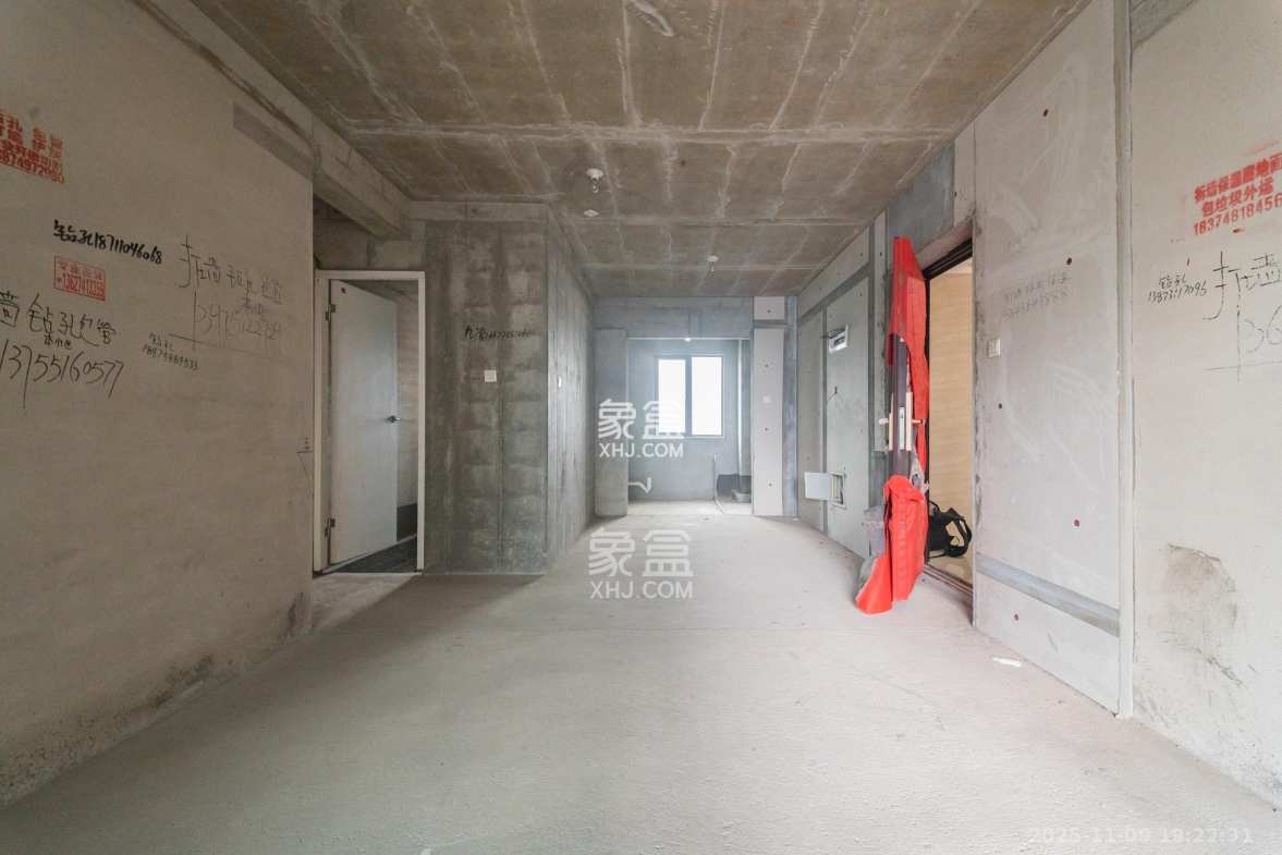 兴进珺府 4室2厅2卫 102.8万 兴进珺府 4室2厅2卫 102.8万客厅