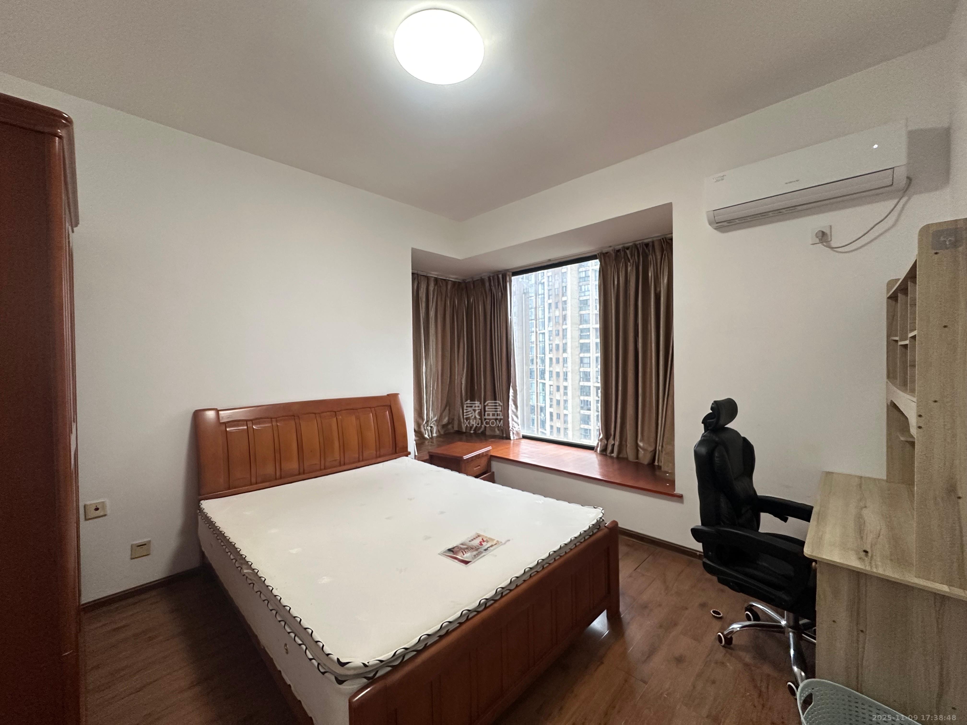 藏珑湖上国际花园 2室2厅1卫 2100.0元/月 藏珑湖上国际花园 2室2厅1卫 2100.0元/月室内图